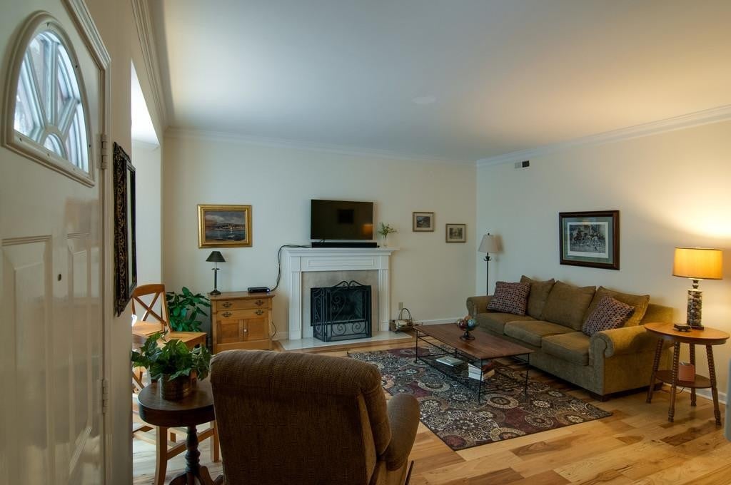 3105 Dudley Ave