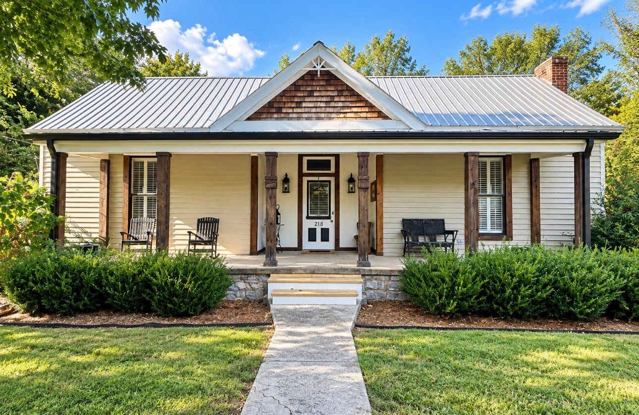 218 W Main St