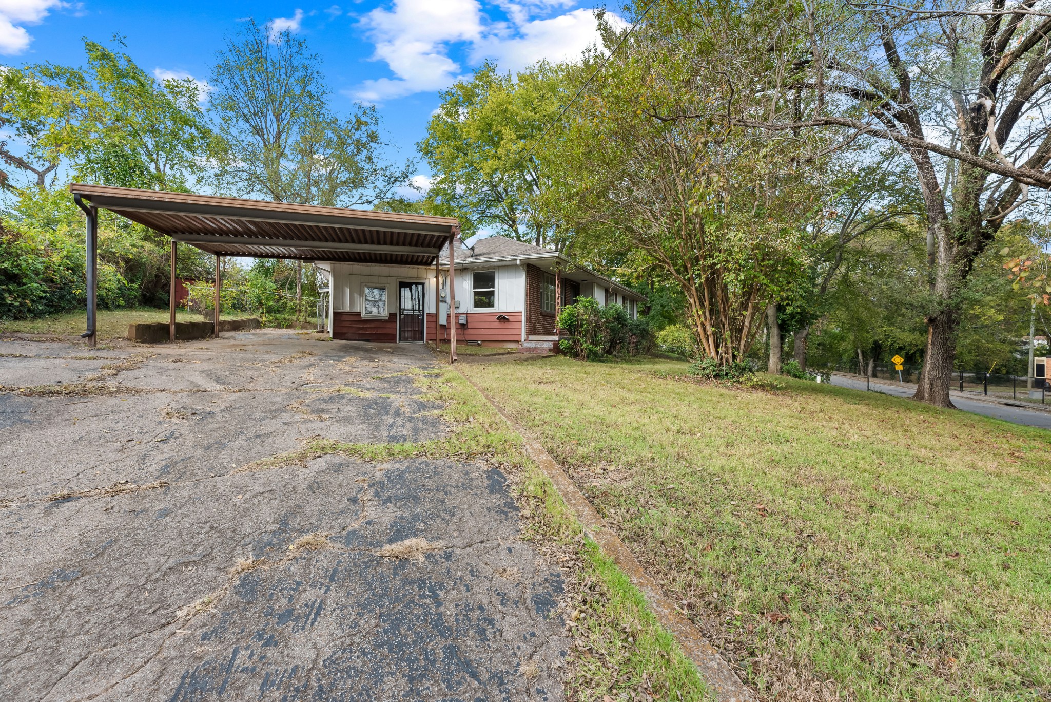 1829 River Dr