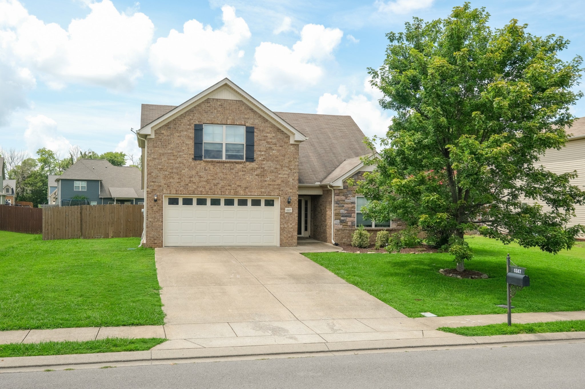 1517 John Lee Ln
