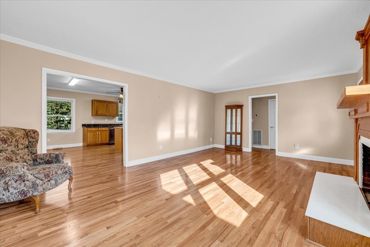 102 2nd Ave N
