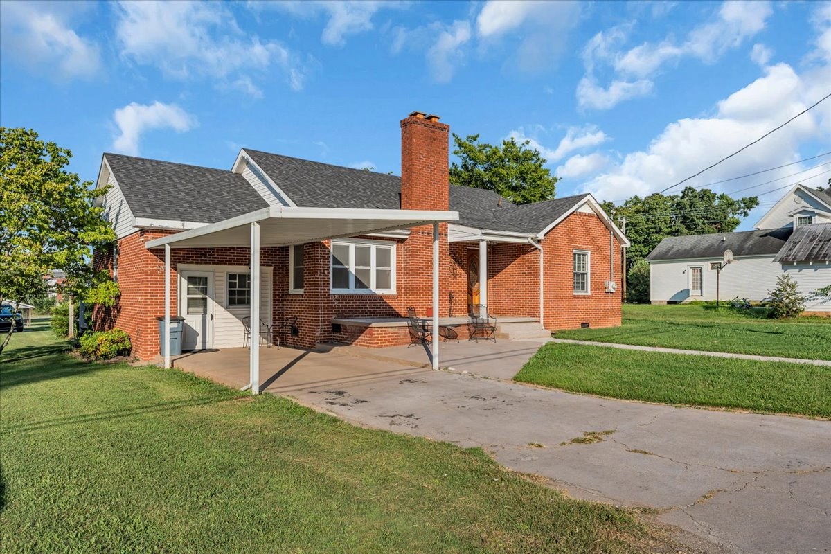 102 2nd Ave N