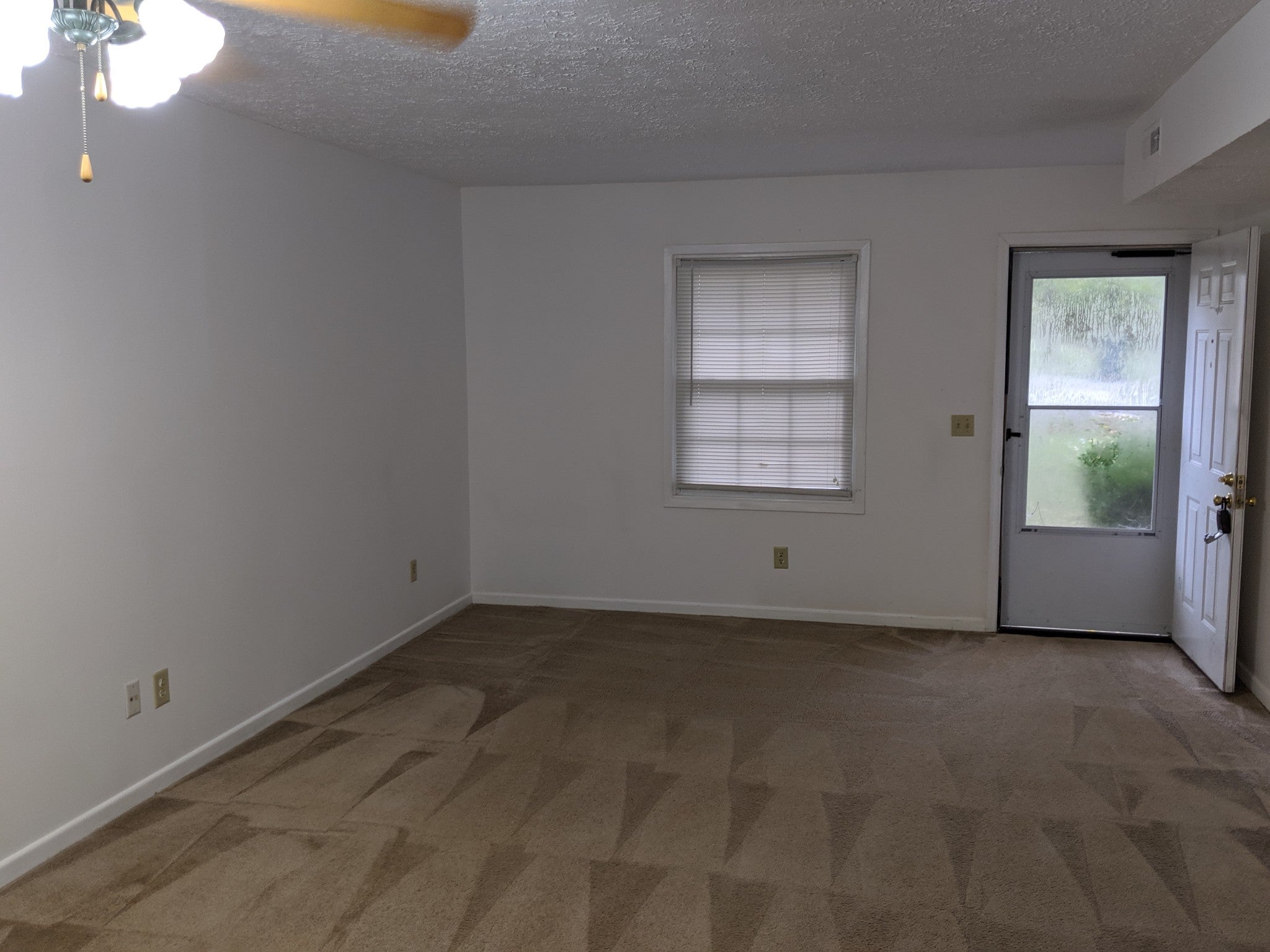 3-bed home for rent in Hermitage, TN 37076, 8183 Bonnafair Dr B 8183 Bonnafair Dr B, Hermitage TN 37076 3-bed home, photo 3 of 14