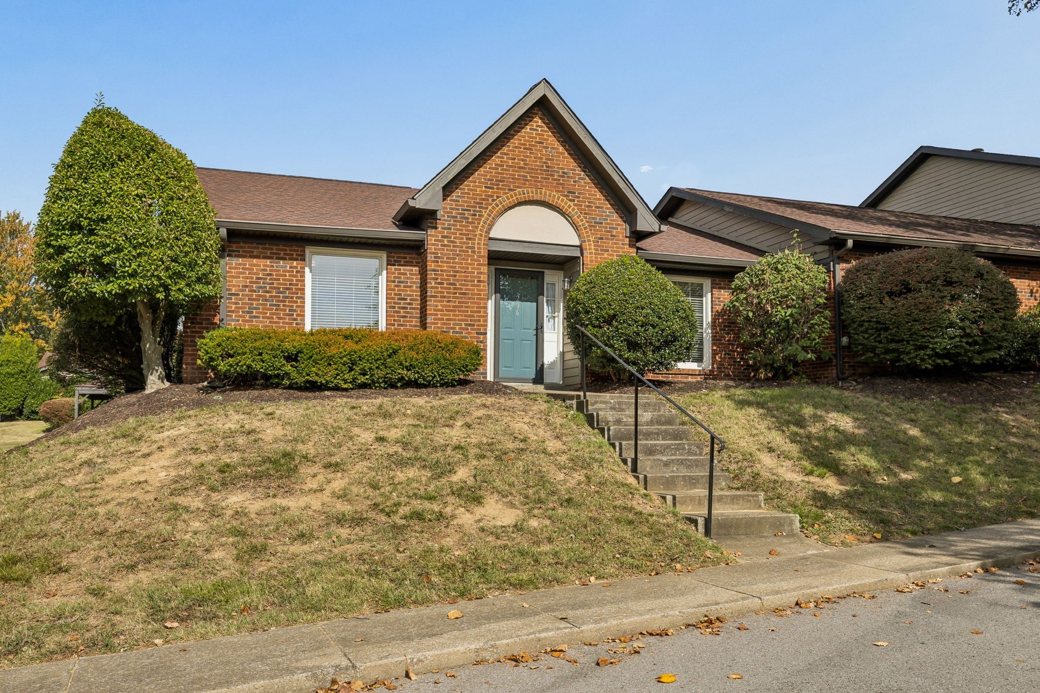 206 Highland Villa Cir