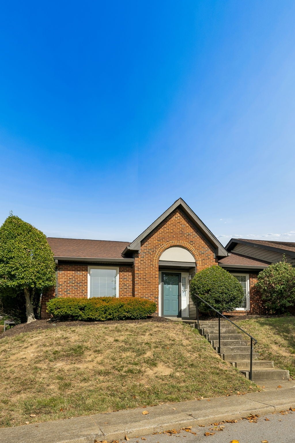 206 Highland Villa Cir