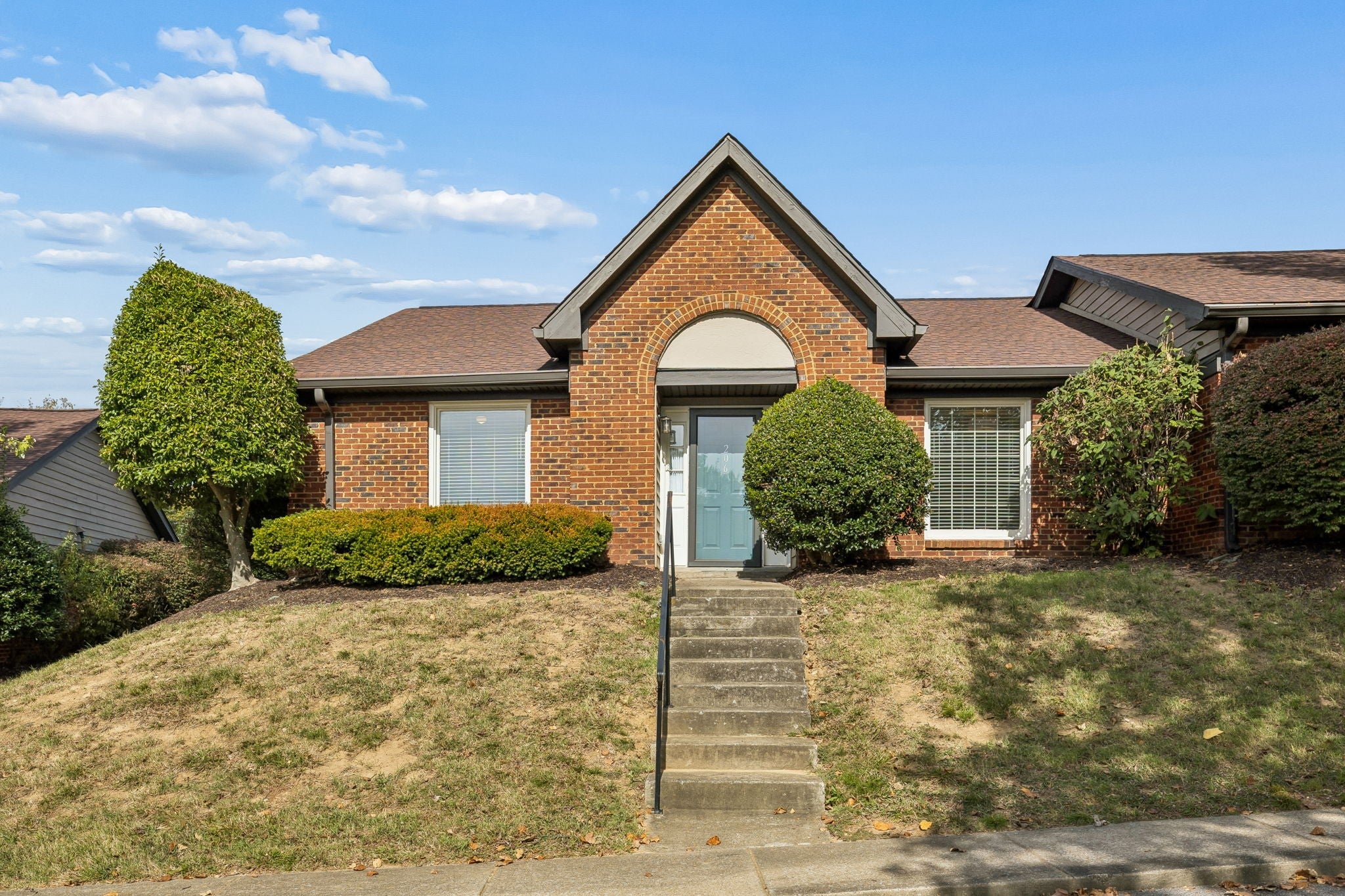 206 Highland Villa Cir