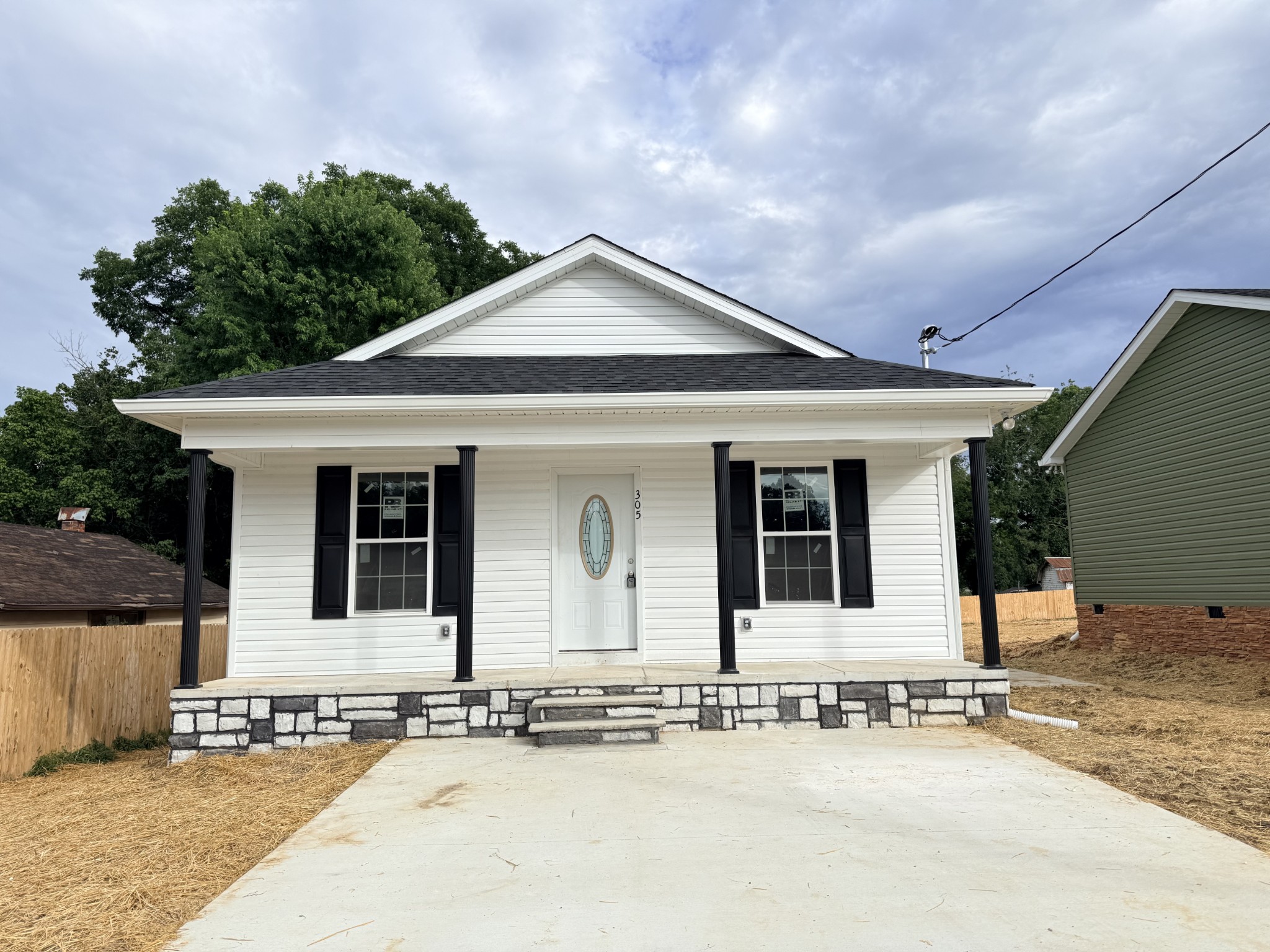 Photo 1 of 10 — 305 W Coffee St, Tullahoma, TN 37388
