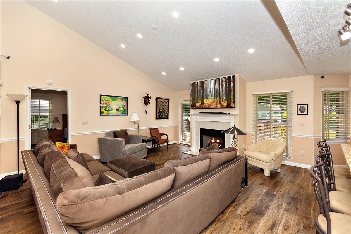 103 Laurelwood Dr