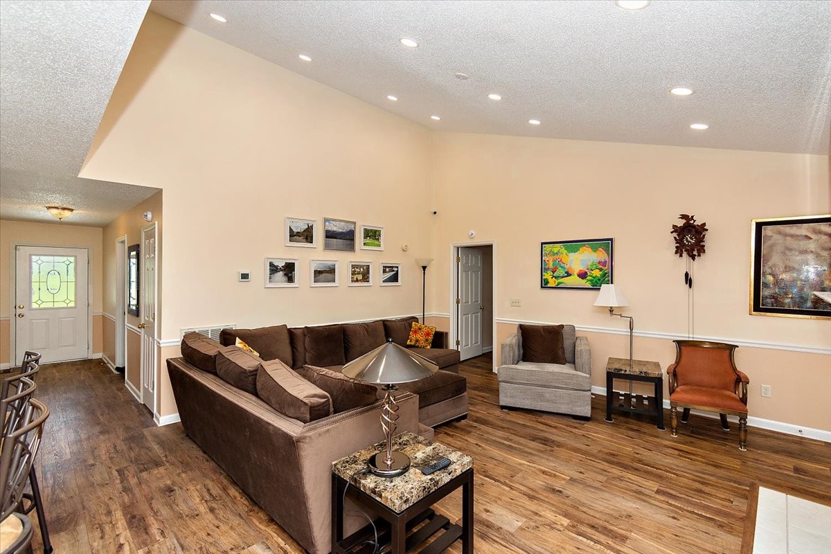 103 Laurelwood Dr