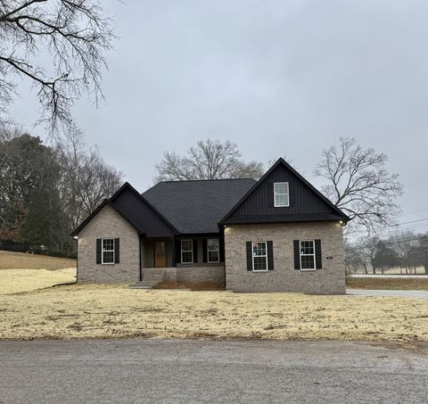 Photo of 803 Manor Dr, Fayetteville, TN 37334 (MLS # 3182948)