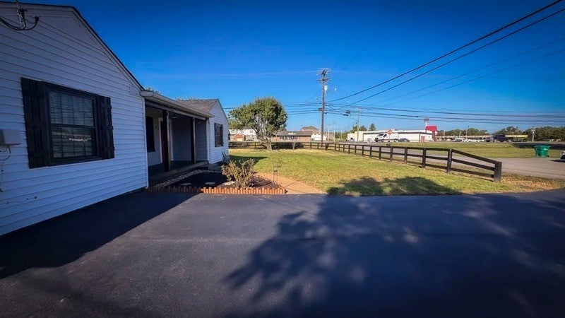102 Elmwood Dr