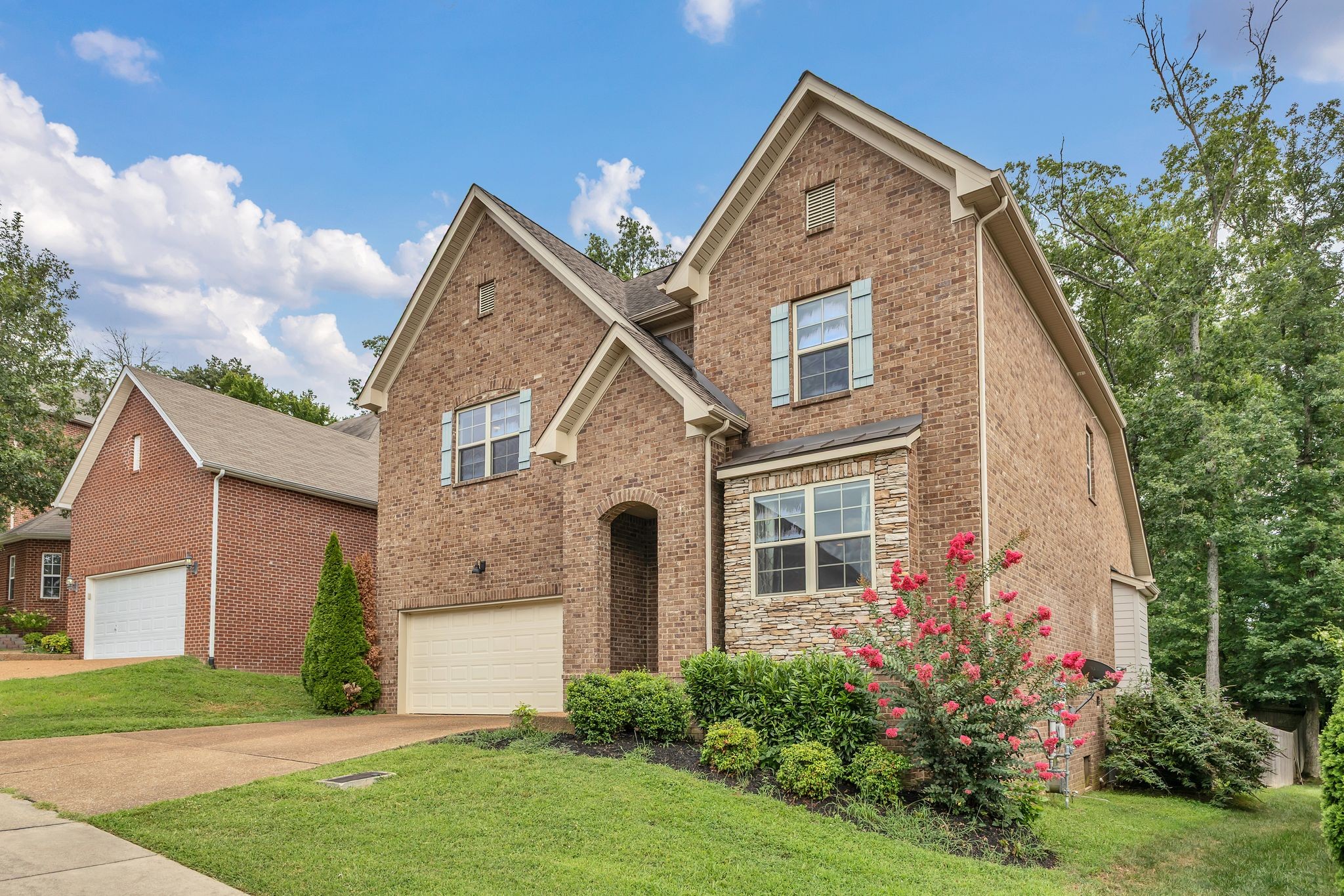 2328 Forest Lake Dr
