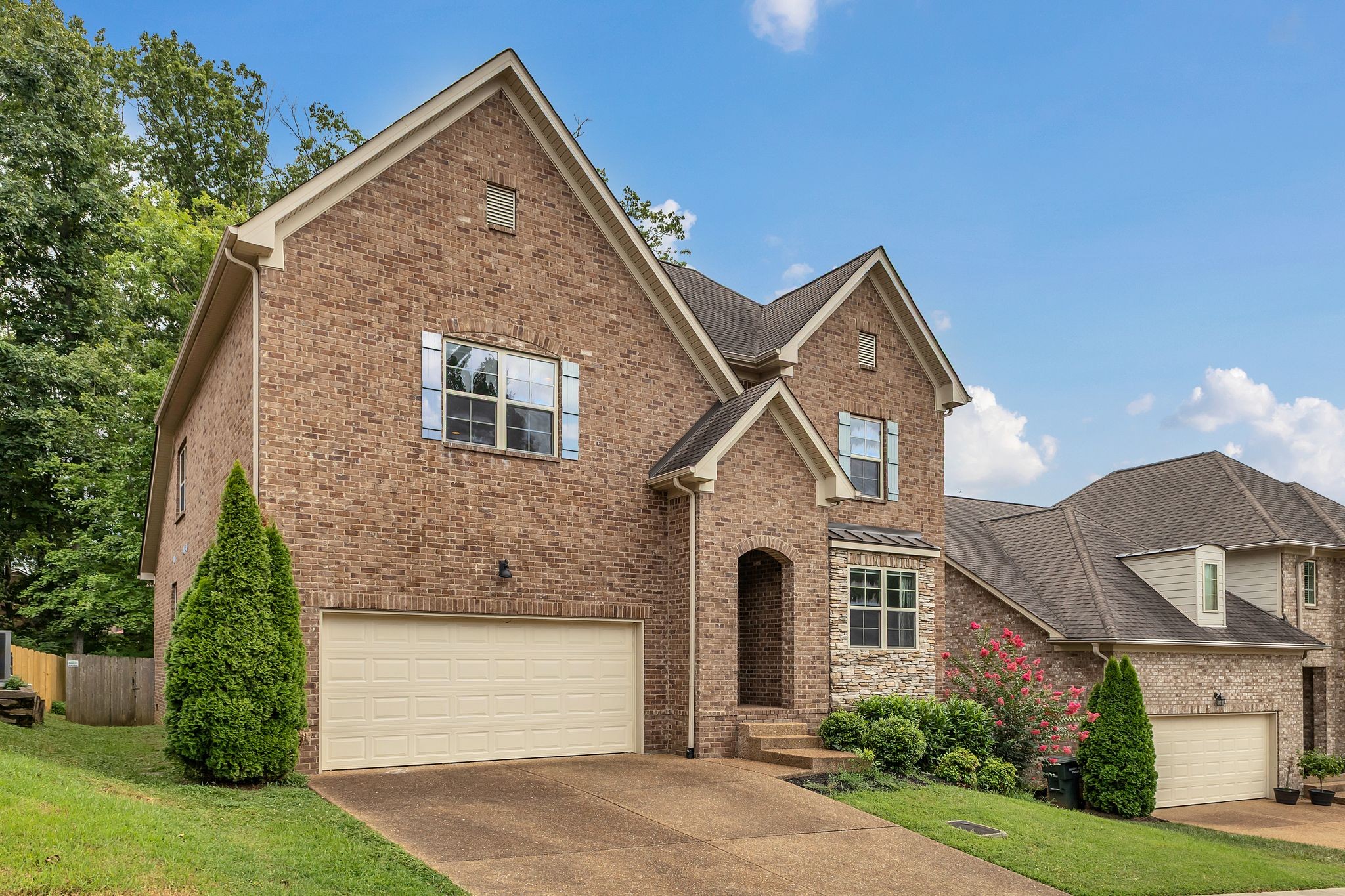 2328 Forest Lake Dr