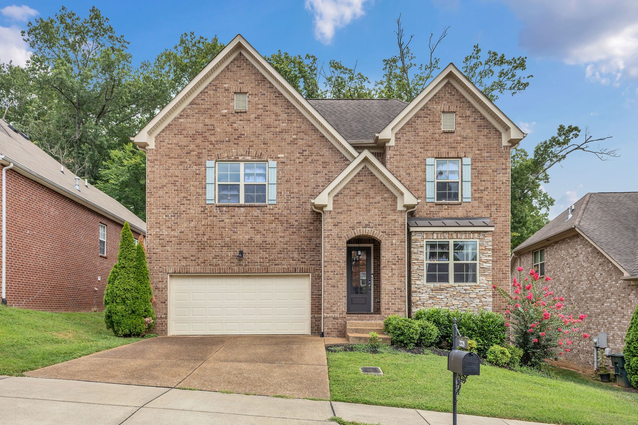 2328 Forest Lake Dr