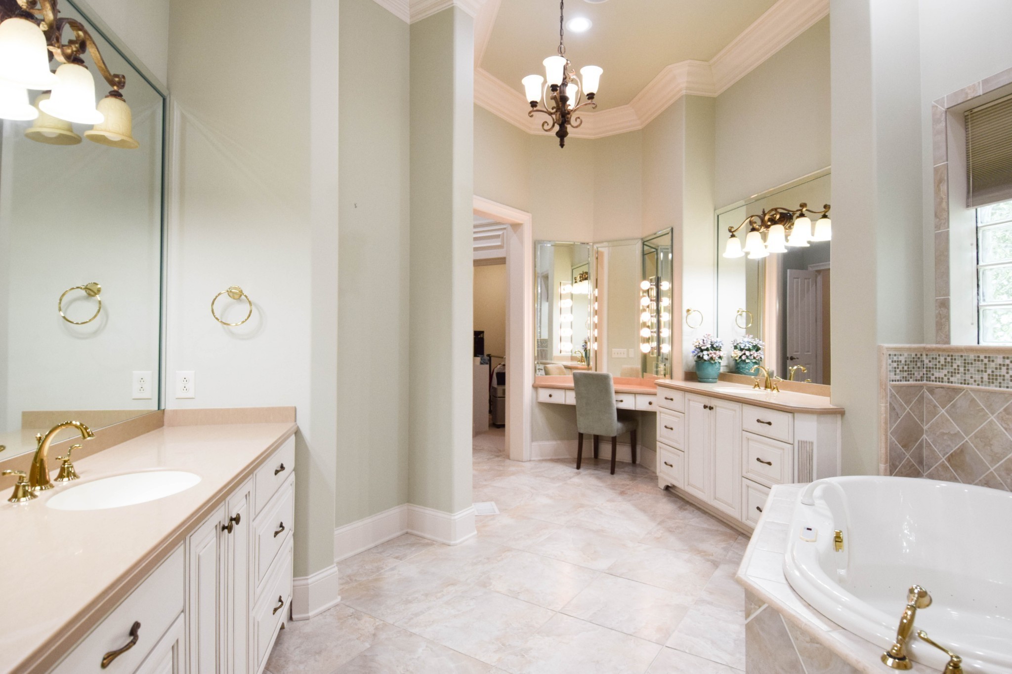 Gallatin, Tennessee, 37066, United States, 4 Bedrooms Bedrooms, ,5 BathroomsBathrooms,Residential,Active,2036684