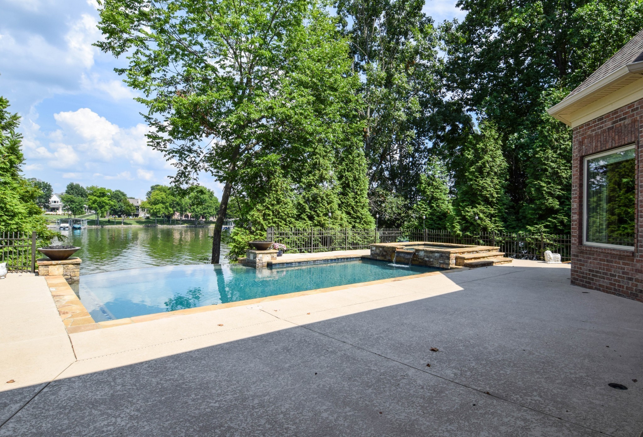 Gallatin, Tennessee, 37066, United States, 4 Bedrooms Bedrooms, ,5 BathroomsBathrooms,Residential,Active,2036684
