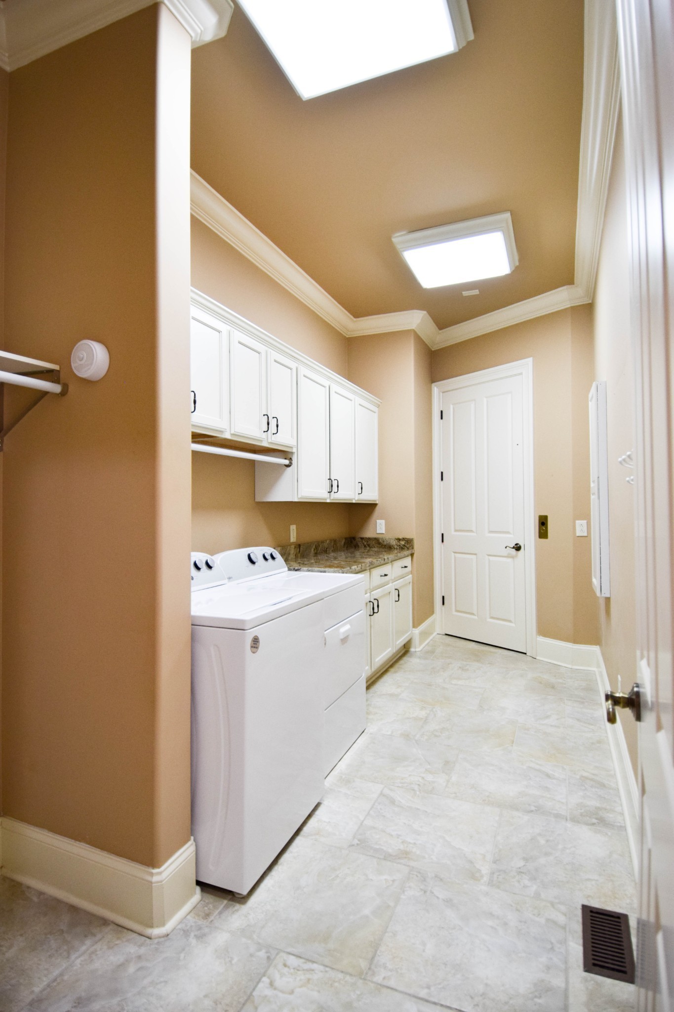 Gallatin, Tennessee, 37066, United States, 4 Bedrooms Bedrooms, ,5 BathroomsBathrooms,Residential,Active,2036684