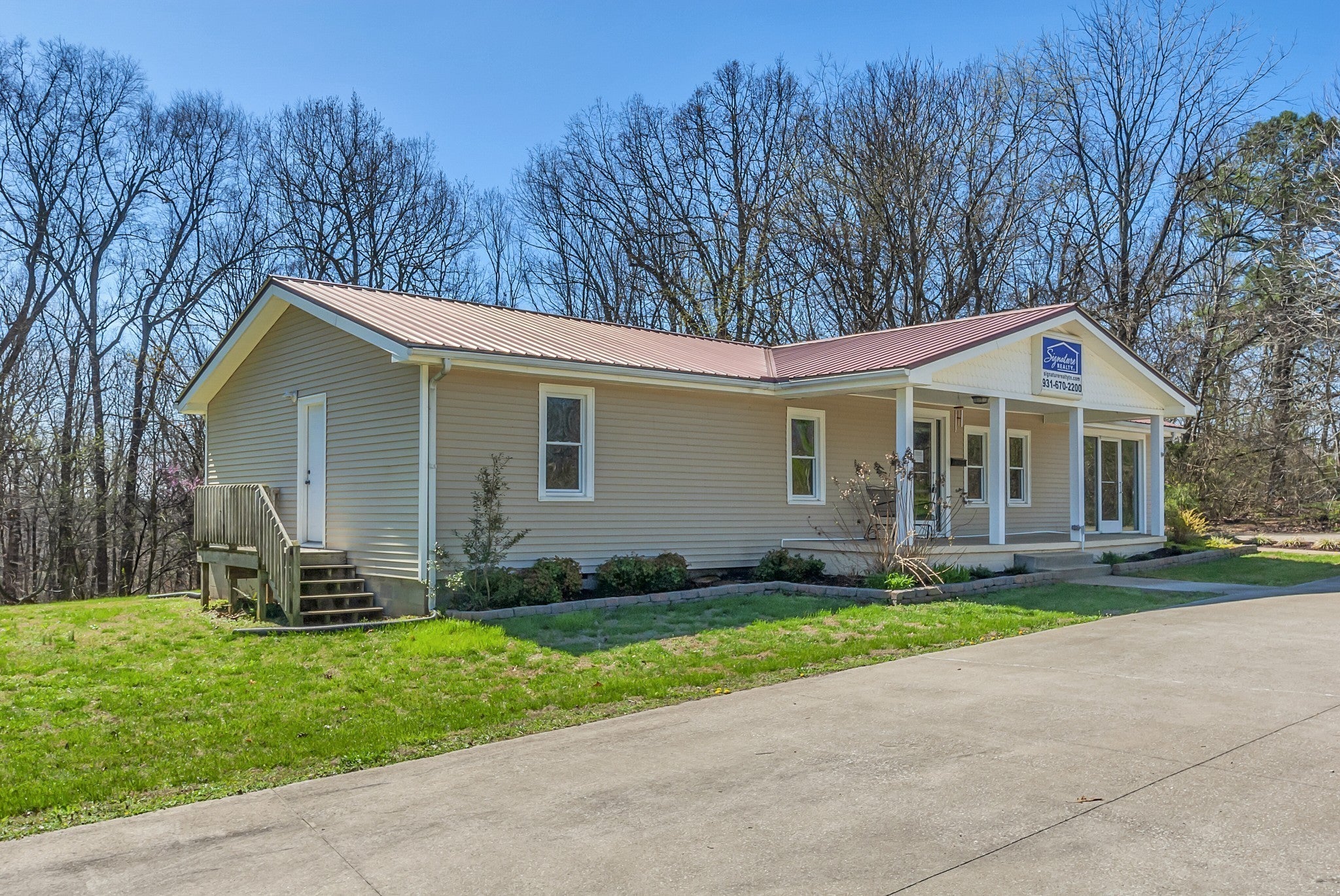 5652 Highway 100