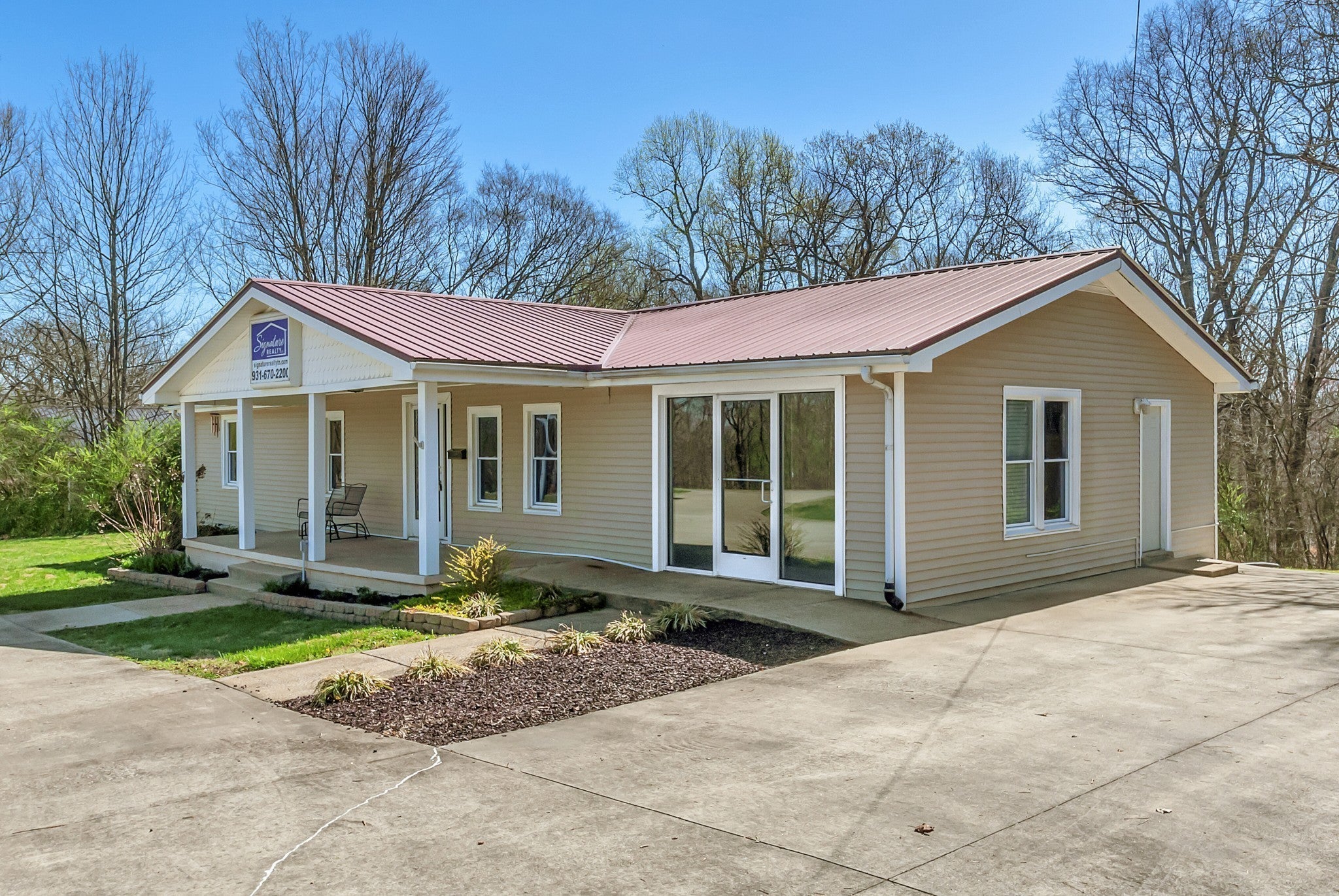 5652 Highway 100