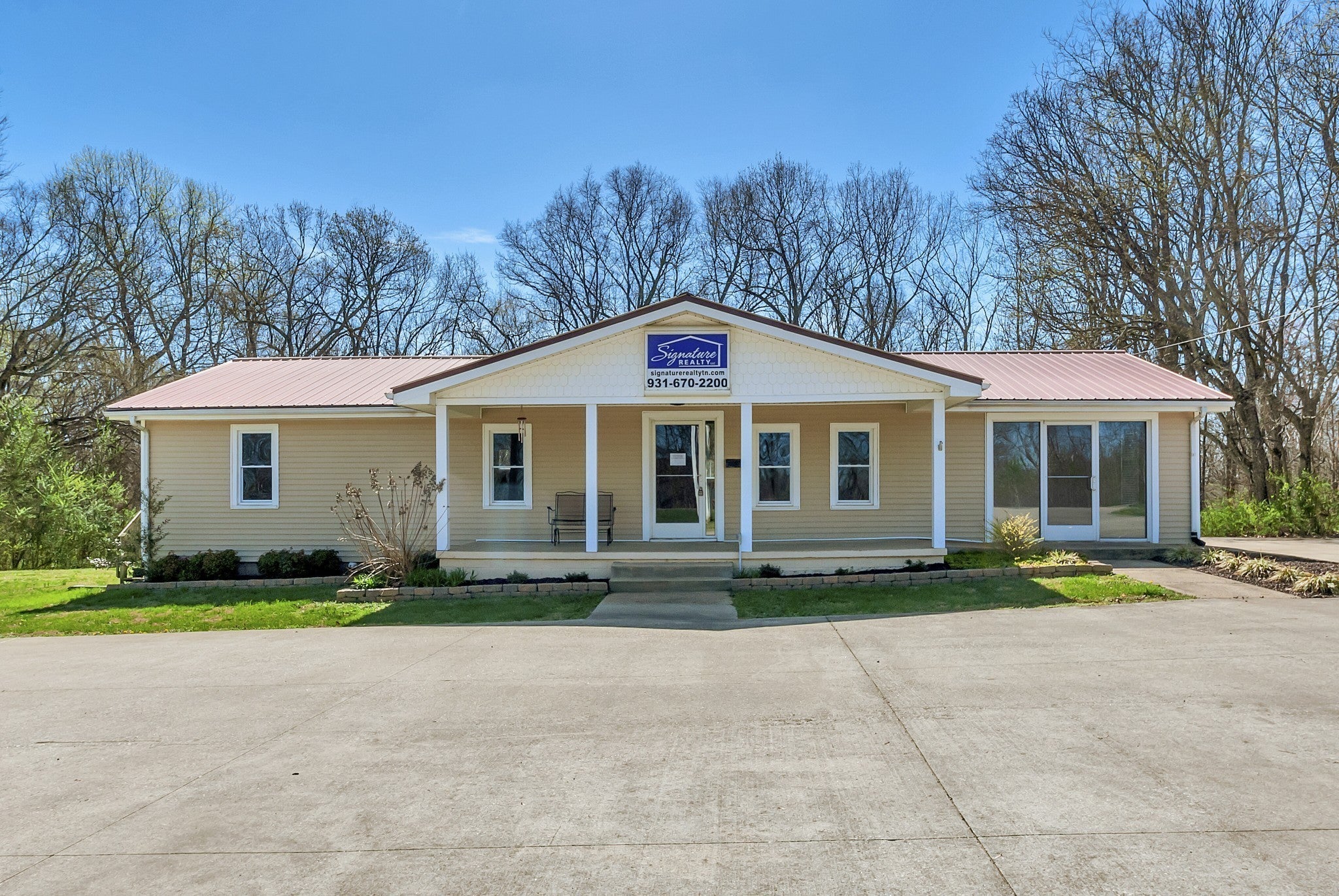 5652 Highway 100