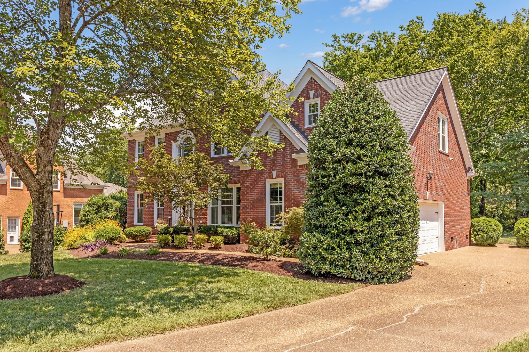 746 Harrow Ln