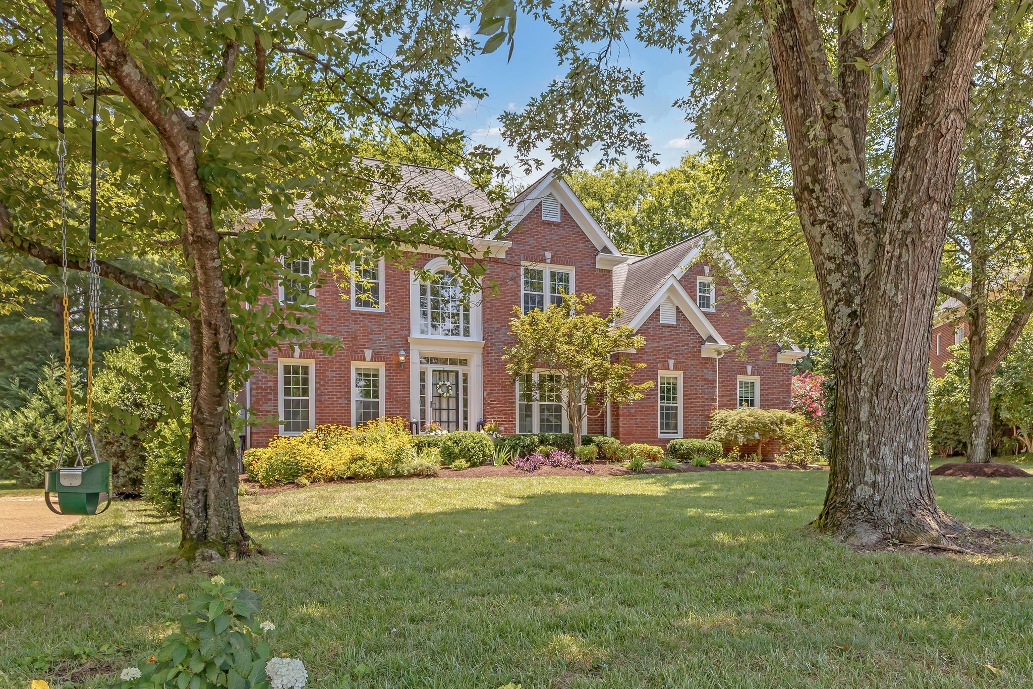 746 Harrow Ln