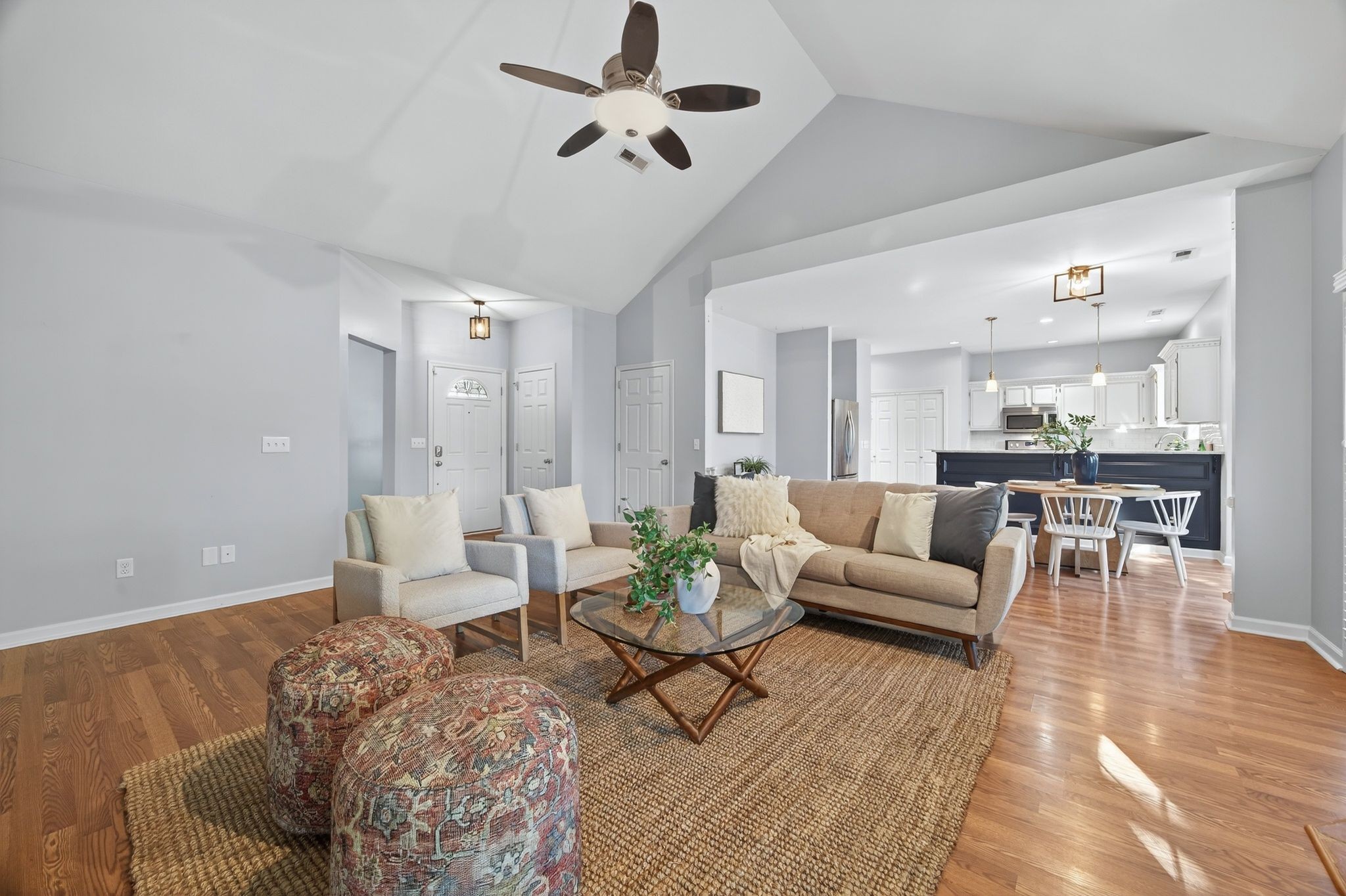 725 E Woodlands Trl