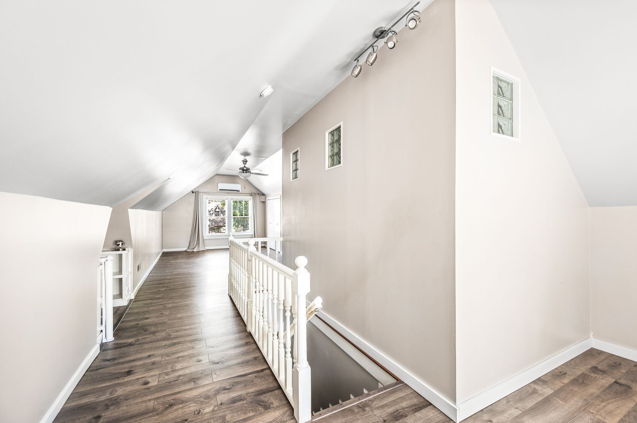 Nashville, Tennessee 37212, United States, 3 Bedrooms Bedrooms, ,2 BathroomsBathrooms,Residential,Active,201485