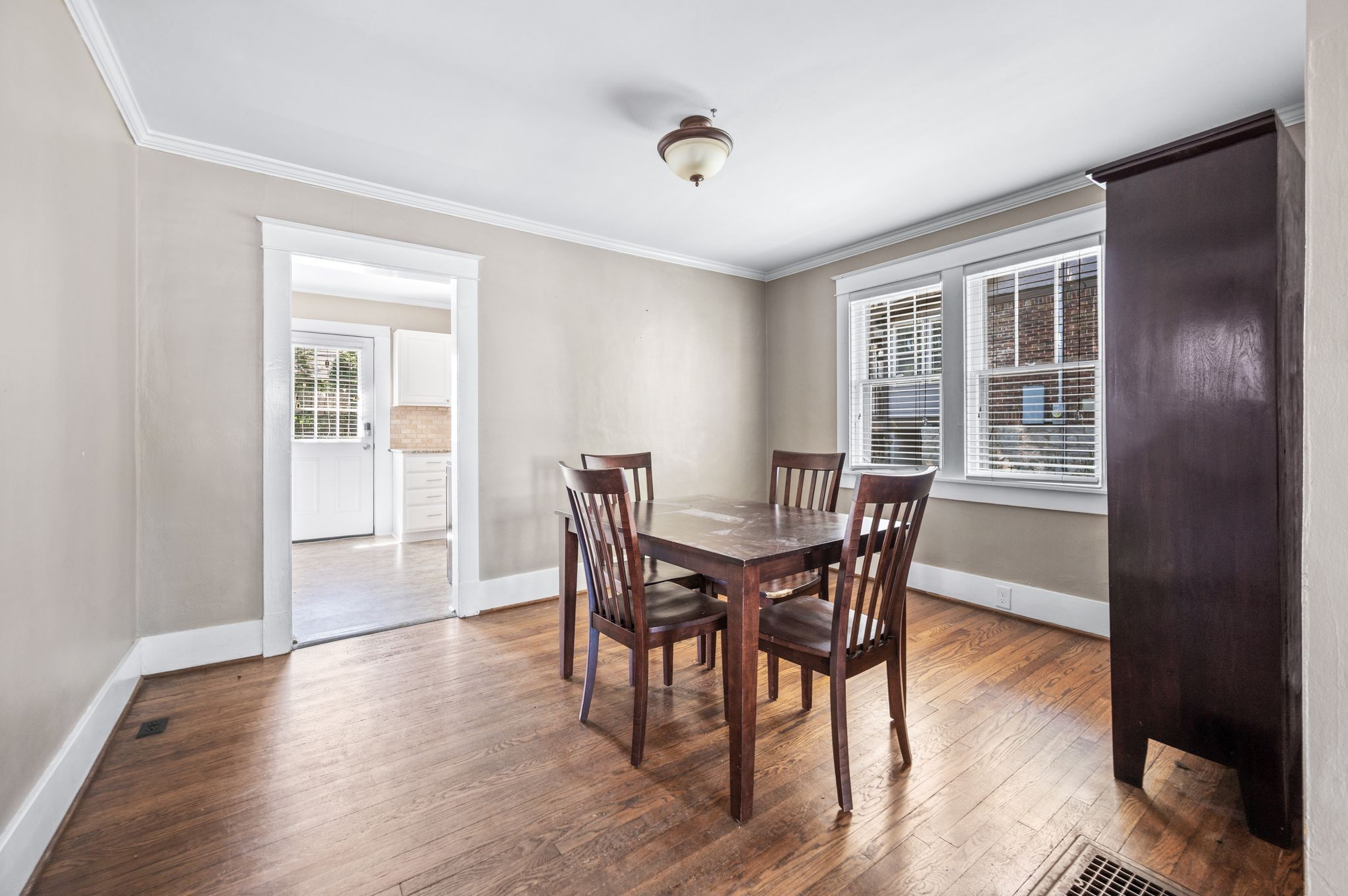 Nashville, Tennessee 37212, United States, 3 Bedrooms Bedrooms, ,2 BathroomsBathrooms,Residential,Active,201485