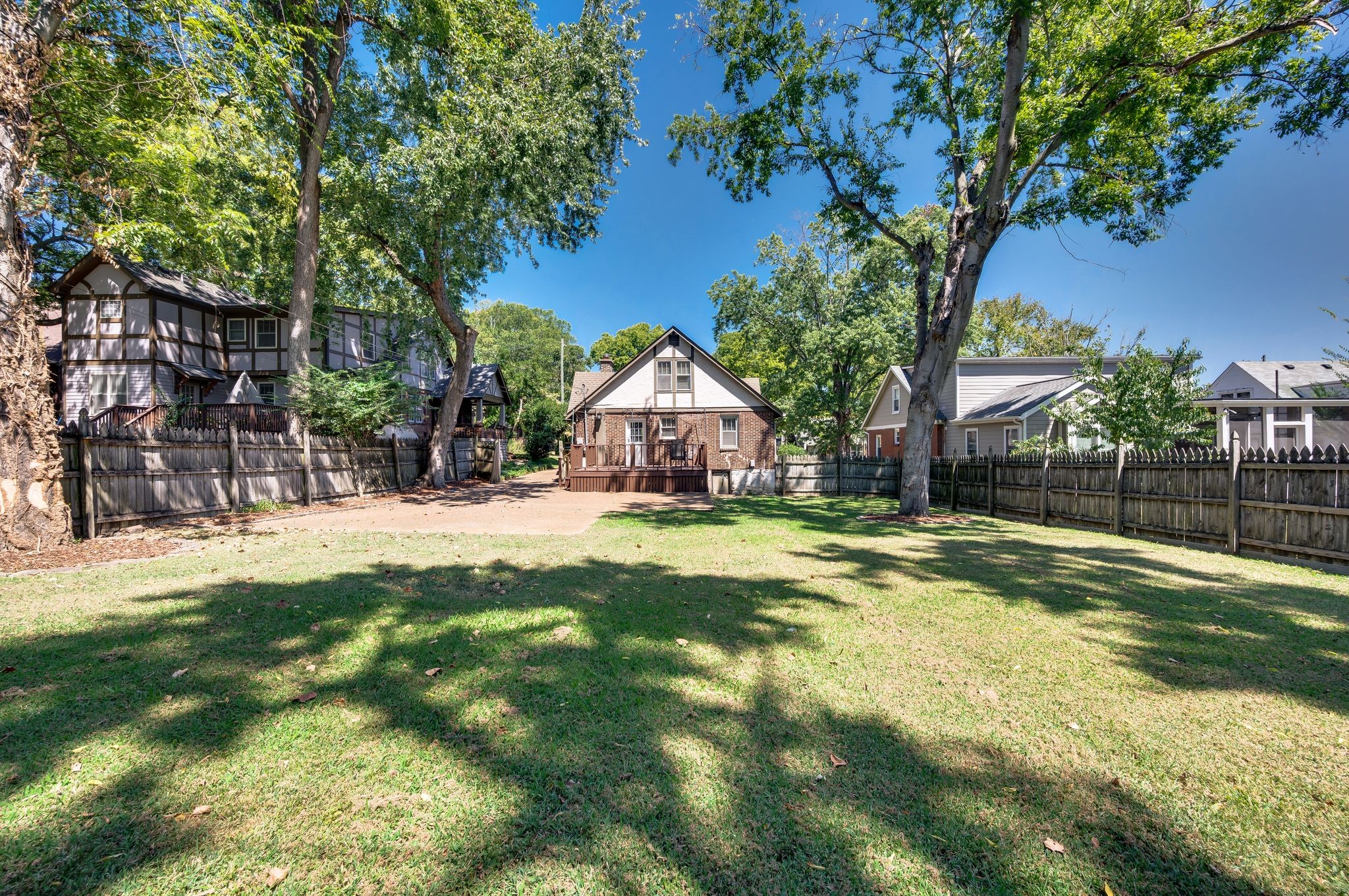 Nashville, Tennessee 37212, United States, 3 Bedrooms Bedrooms, ,2 BathroomsBathrooms,Residential,Active,201485