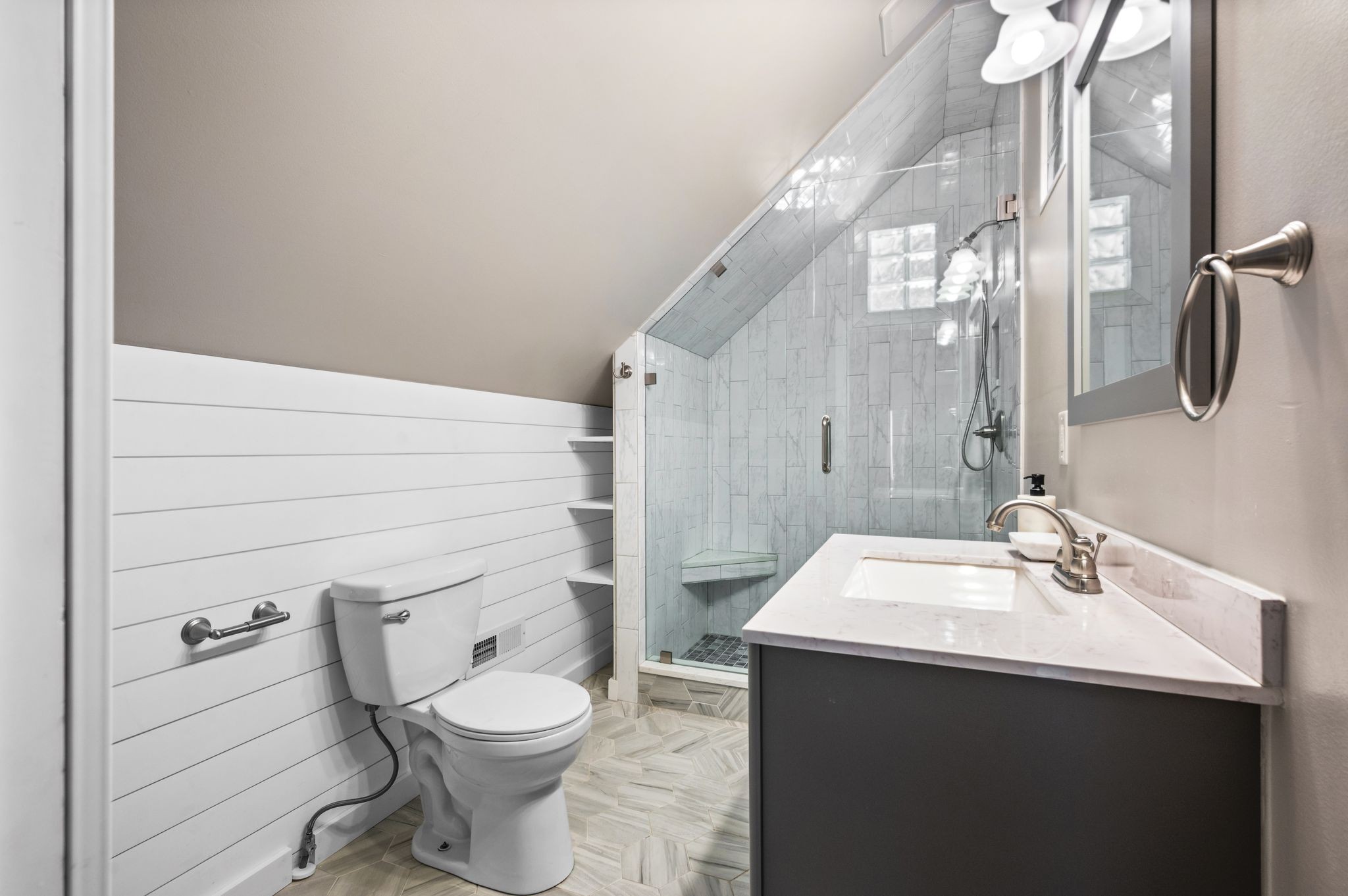 Nashville, Tennessee 37212, United States, 3 Bedrooms Bedrooms, ,2 BathroomsBathrooms,Residential,Active,201485