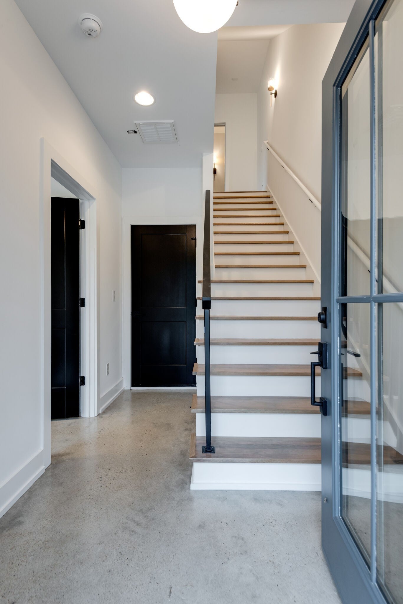 862 W Sharpe Ave 2