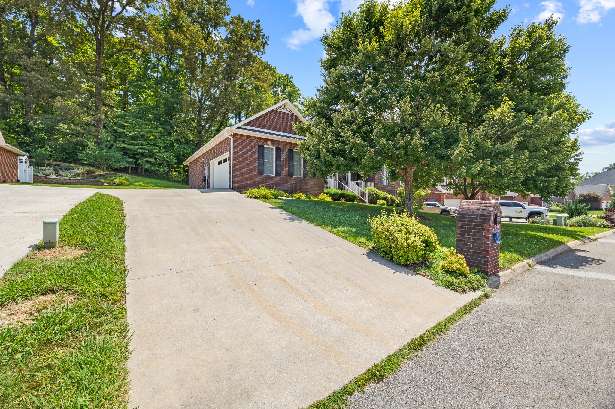 1323 Buckingham Pl