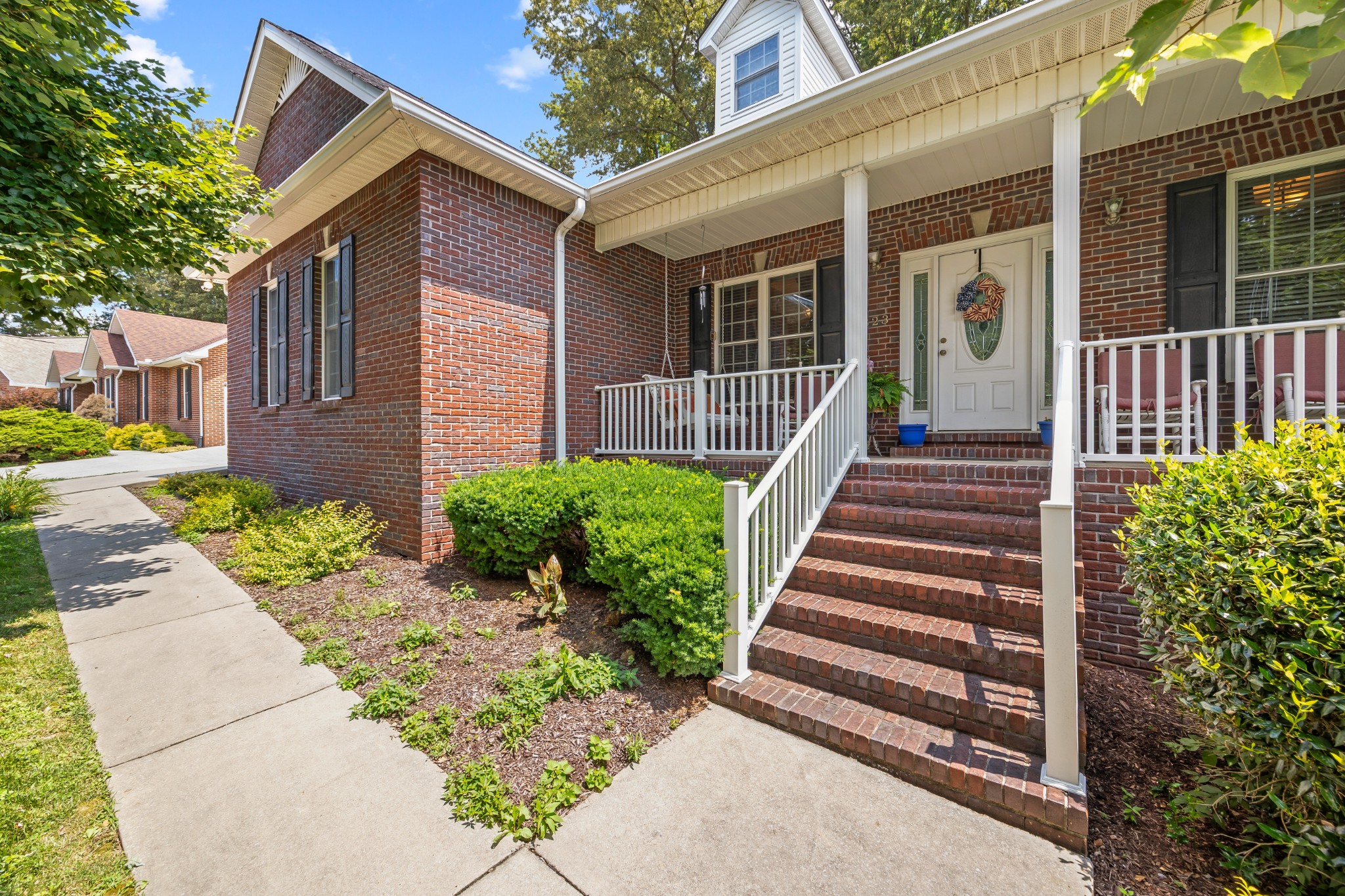 1323 Buckingham Pl