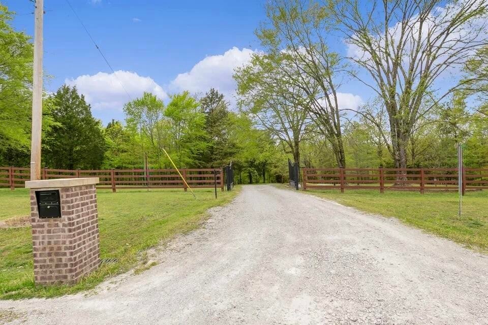 138 Herbert Neal RD