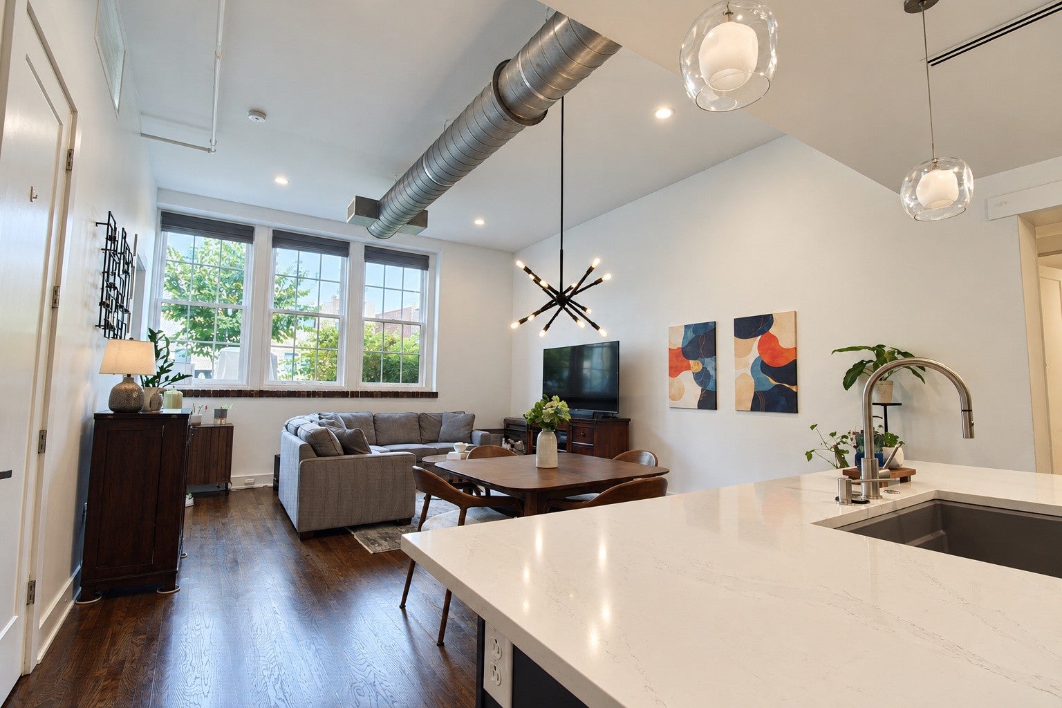 601 Madison St 103