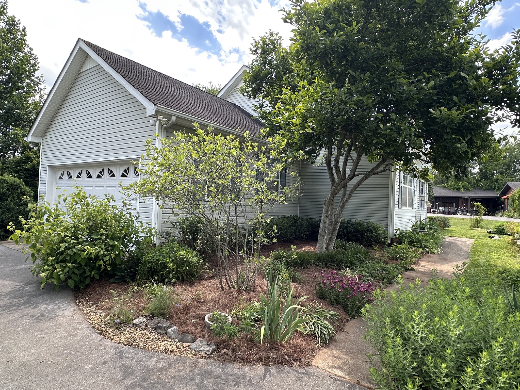 211 Homewood Dr