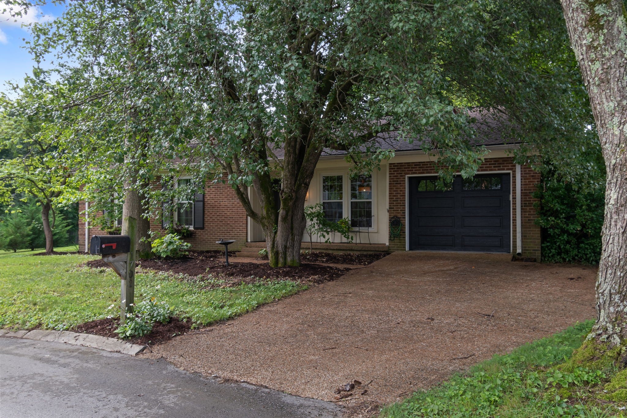1702 Twin Oaks Ct
