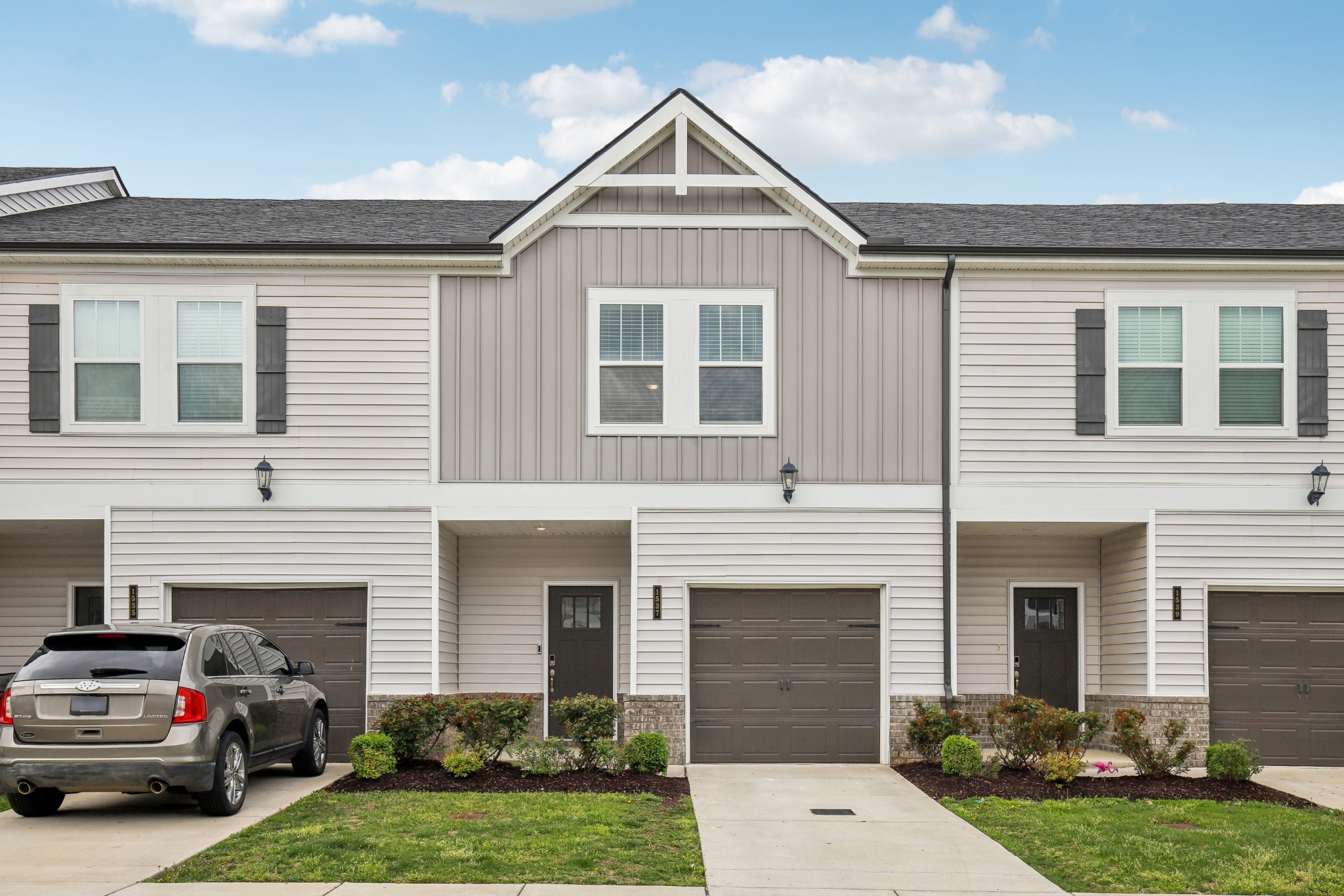 1537 Olympic Ln