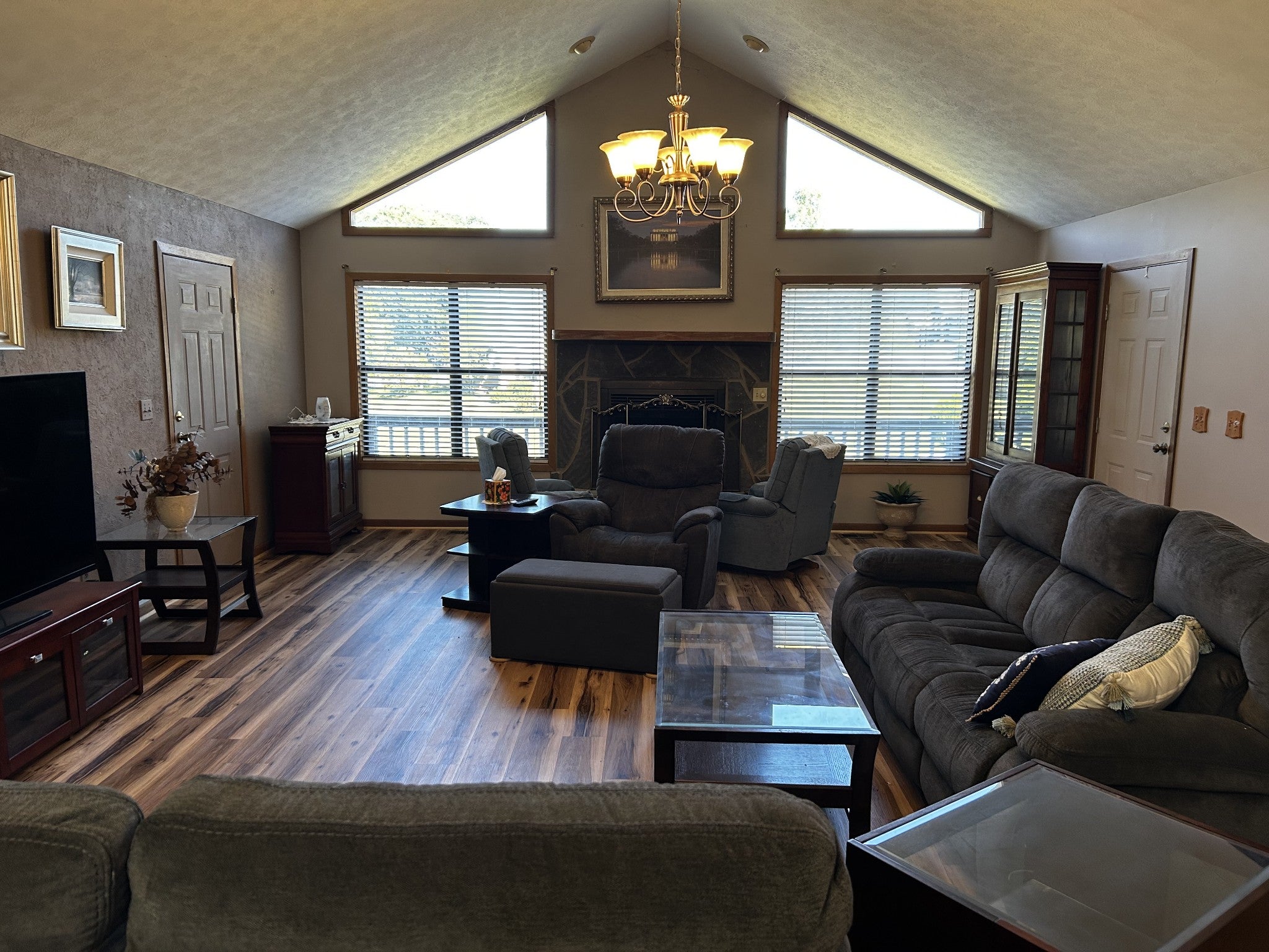 3653 Boxwood Ln