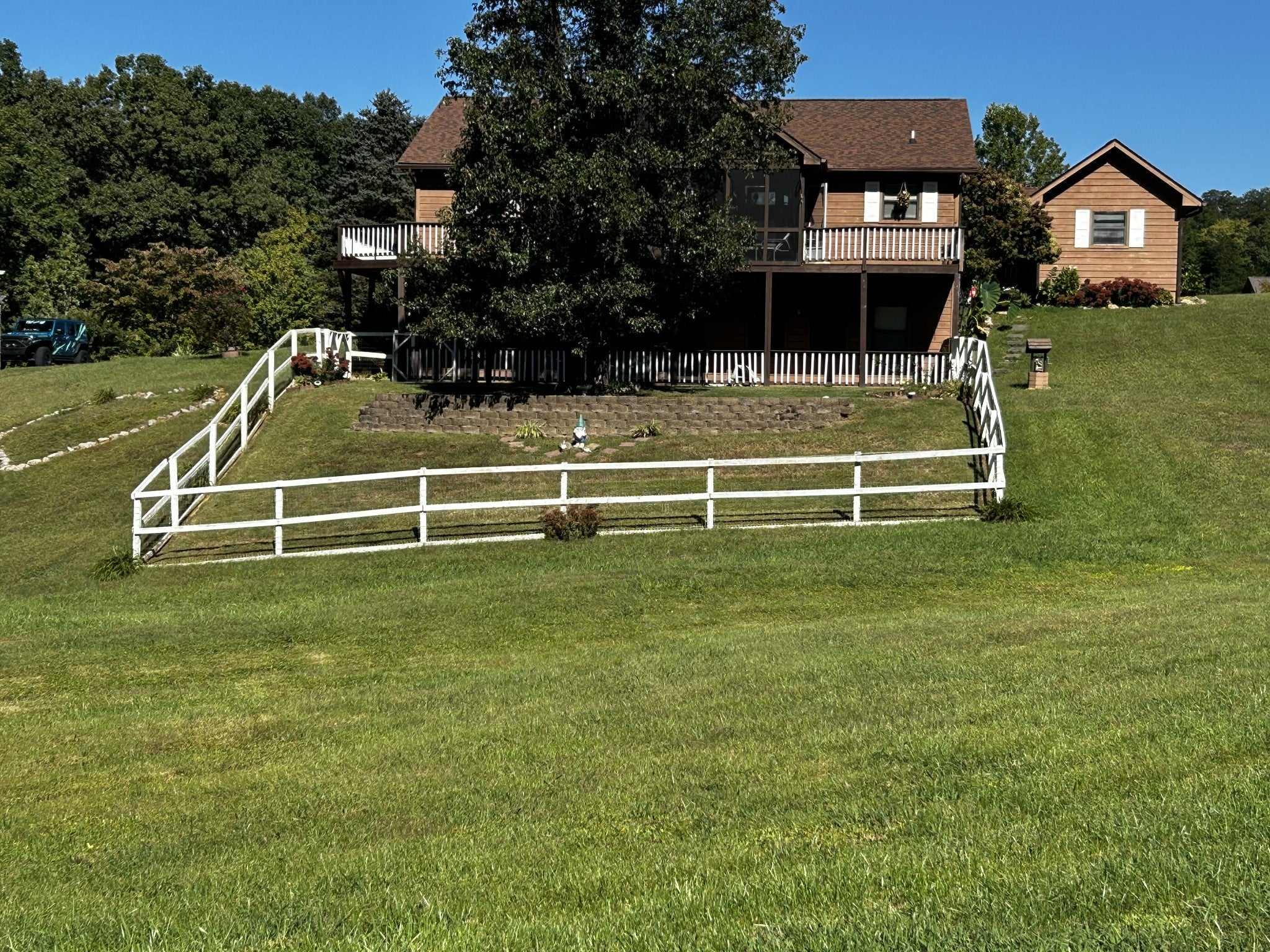 3653 Boxwood Ln