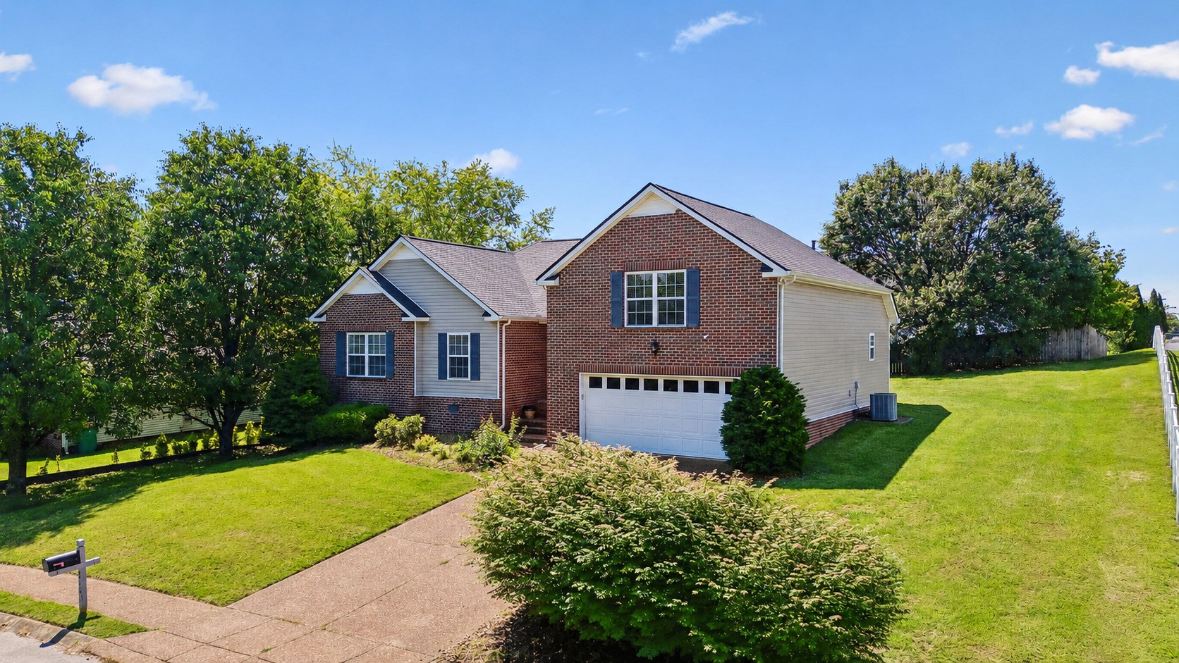 2601 Danbury Cir
