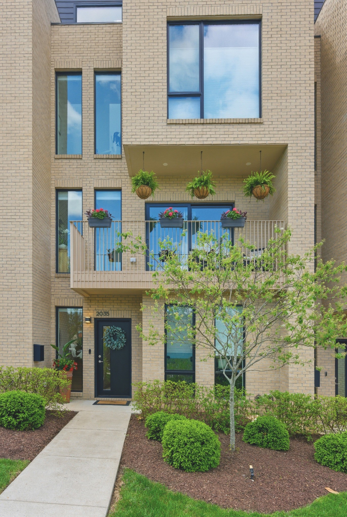 2035 Linden Ave