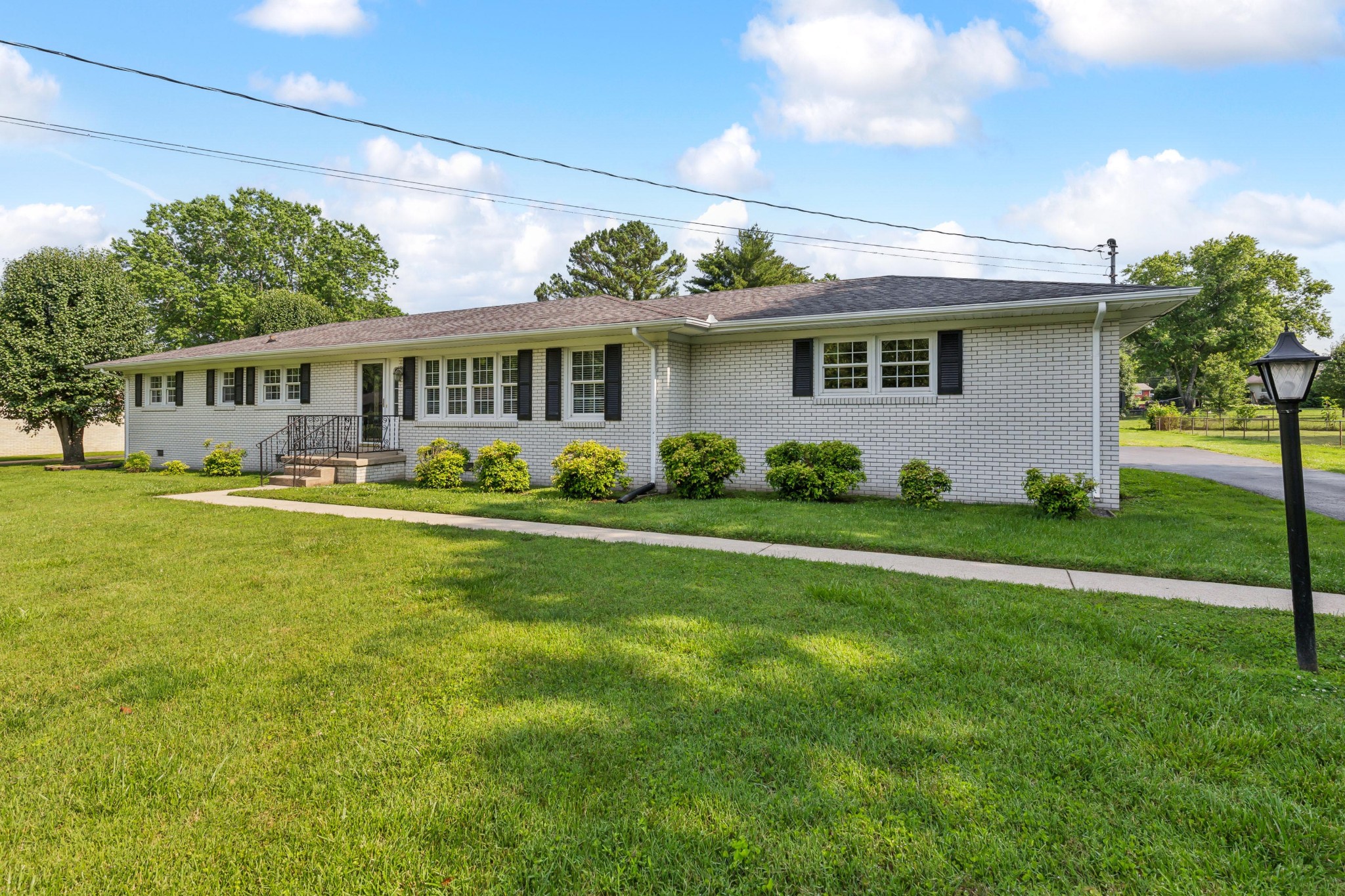 206 Cloverdale Rd