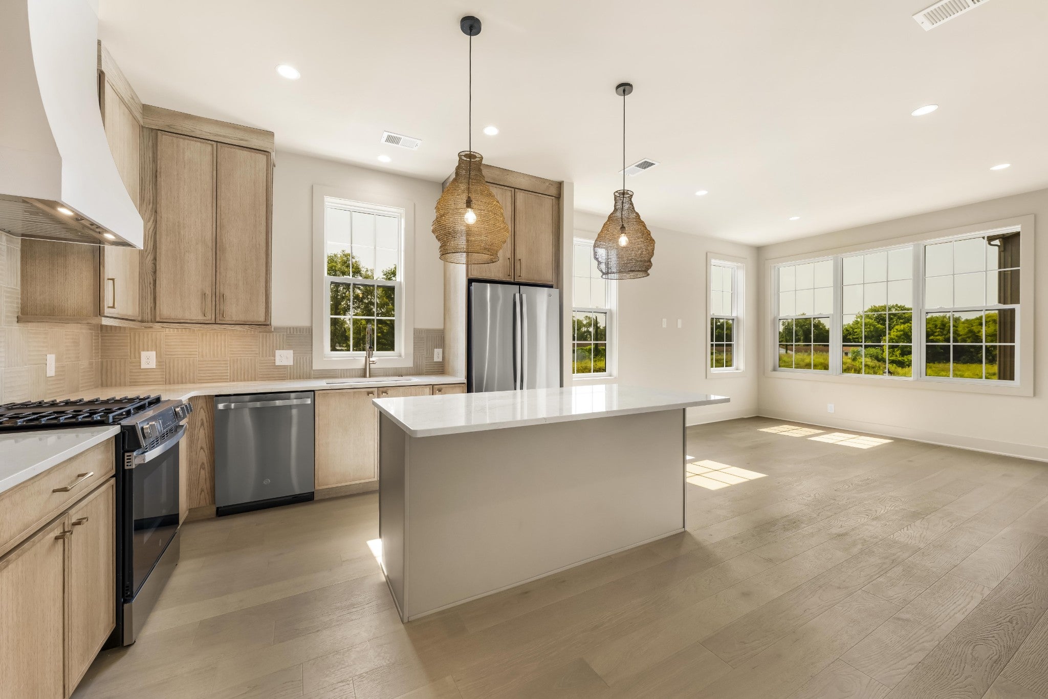 3-bed listing at 300 Edith Cir, Nashville