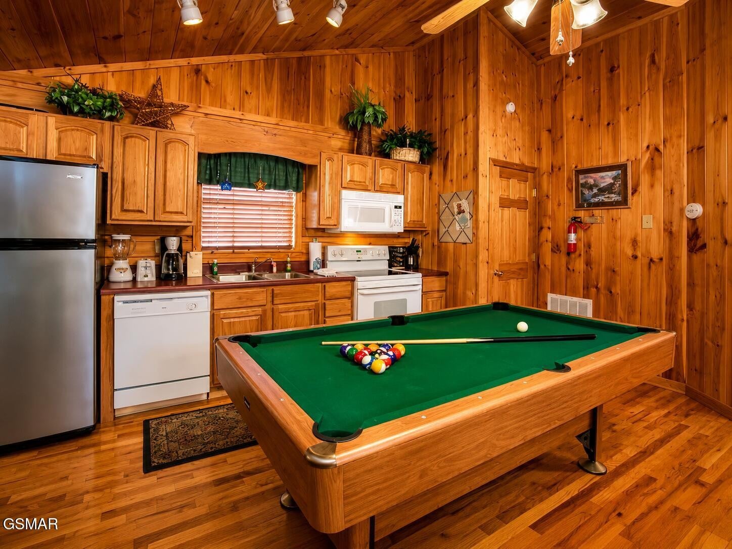 1540 Bears Den Way