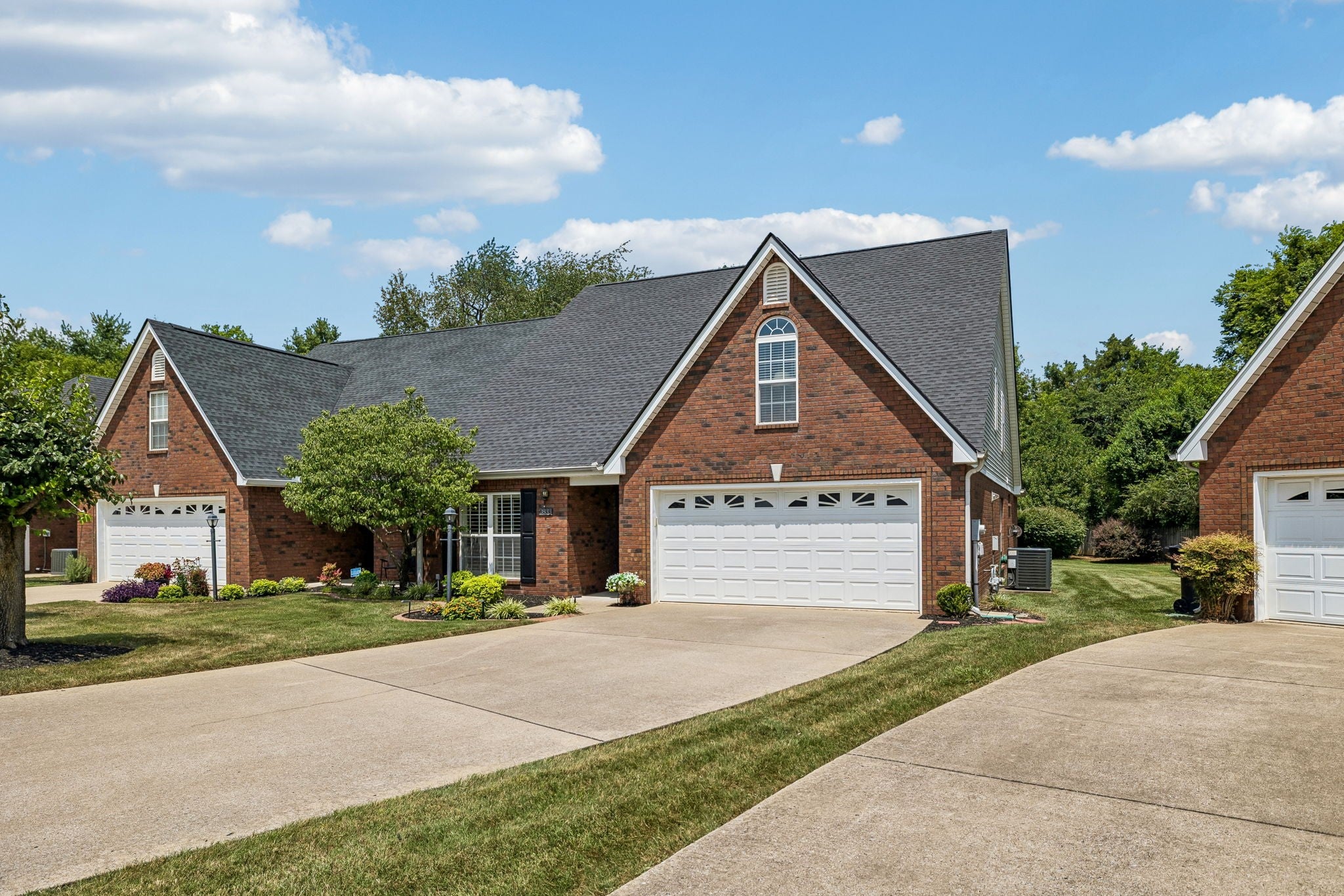 2833 Stonehedge Dr