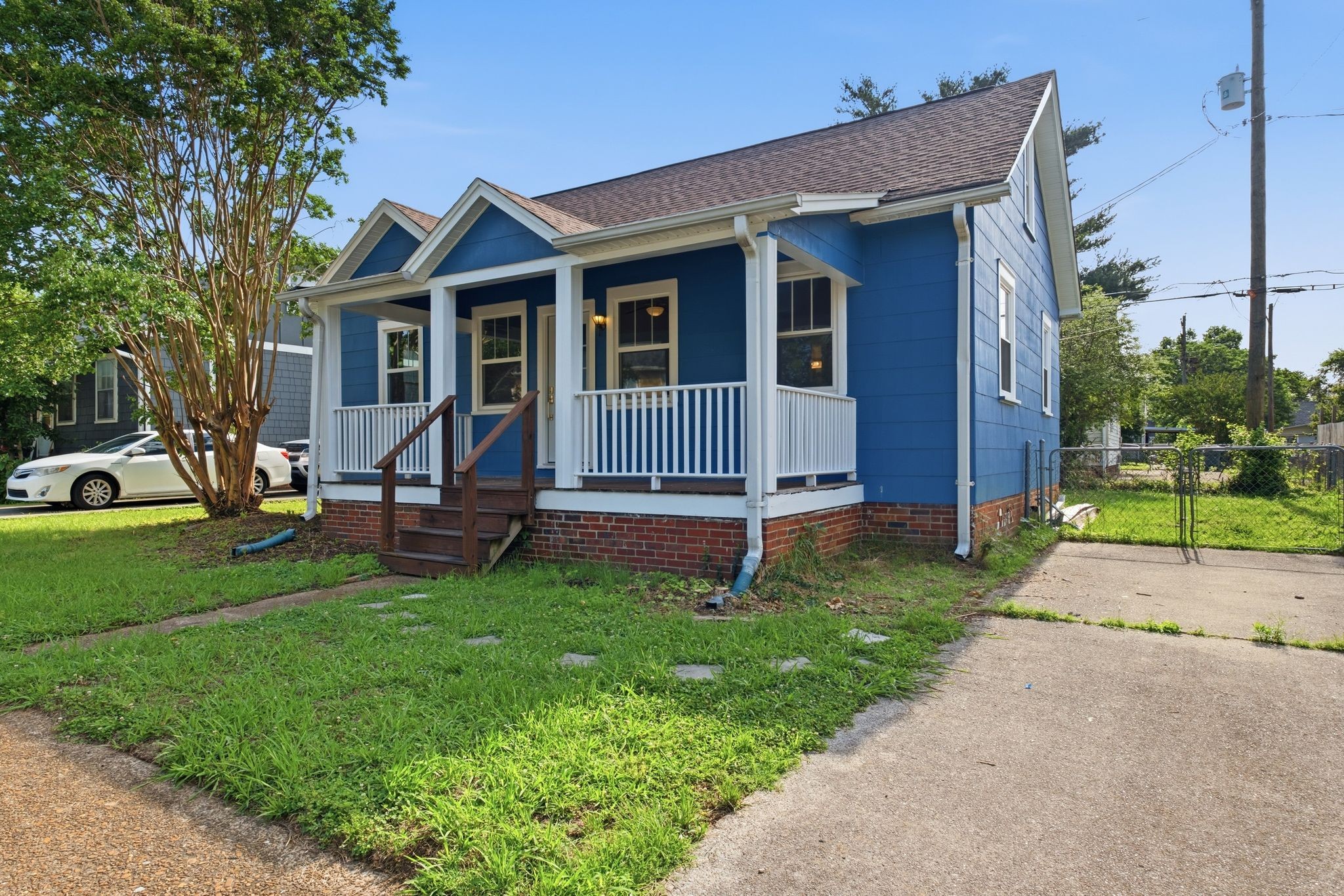 1015 Bryan St