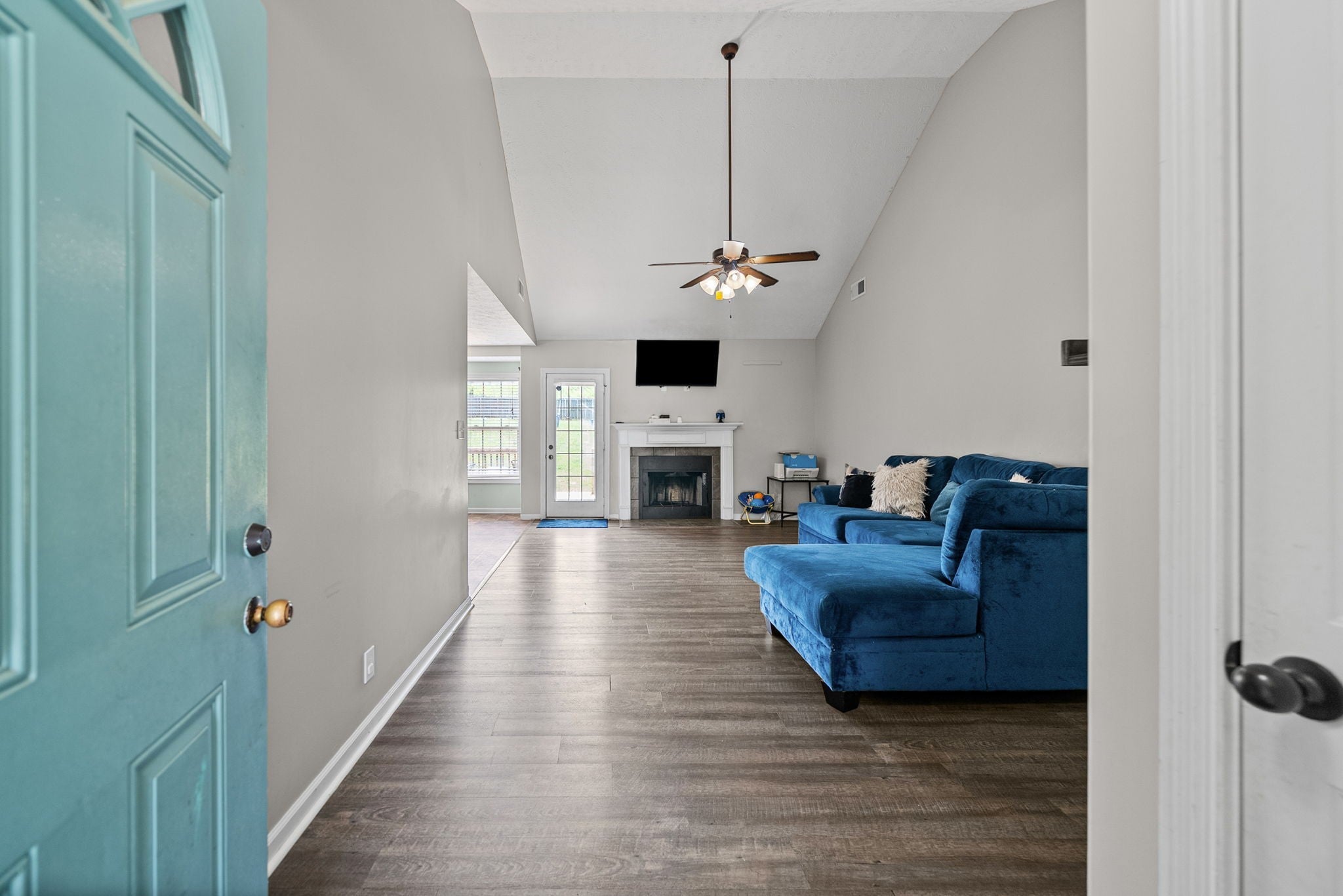 410 Zurich Ct
