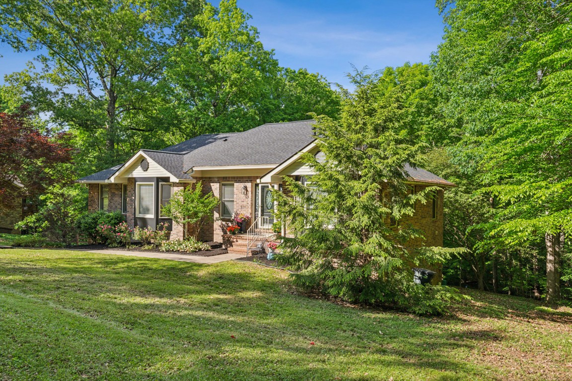 1001 Red Oak Dr